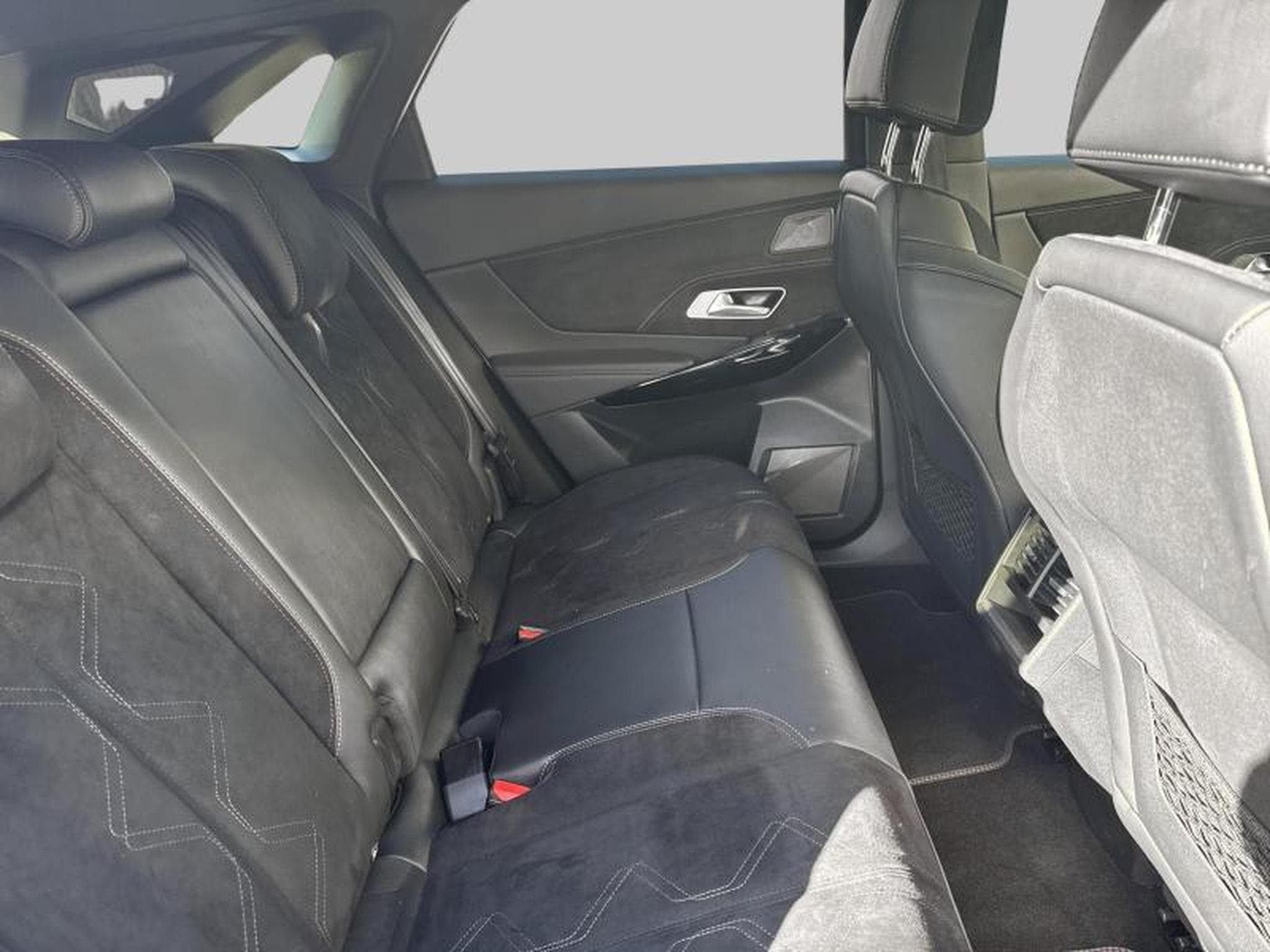 DS Automobiles DS7 E-Tense 300 Performance Line + (2023) - Photo 10