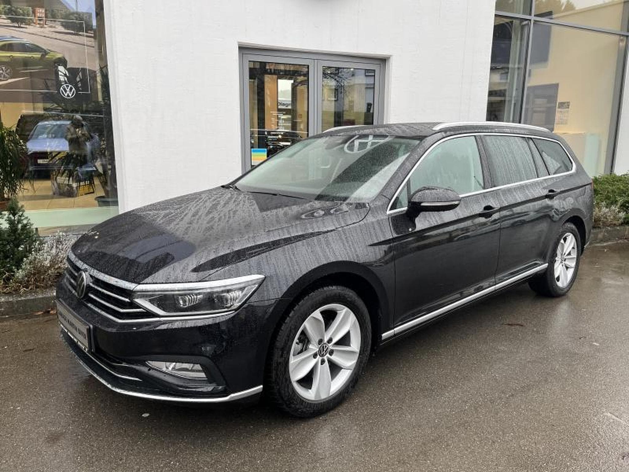 VW Passat Elegance (2023) - Photo 2