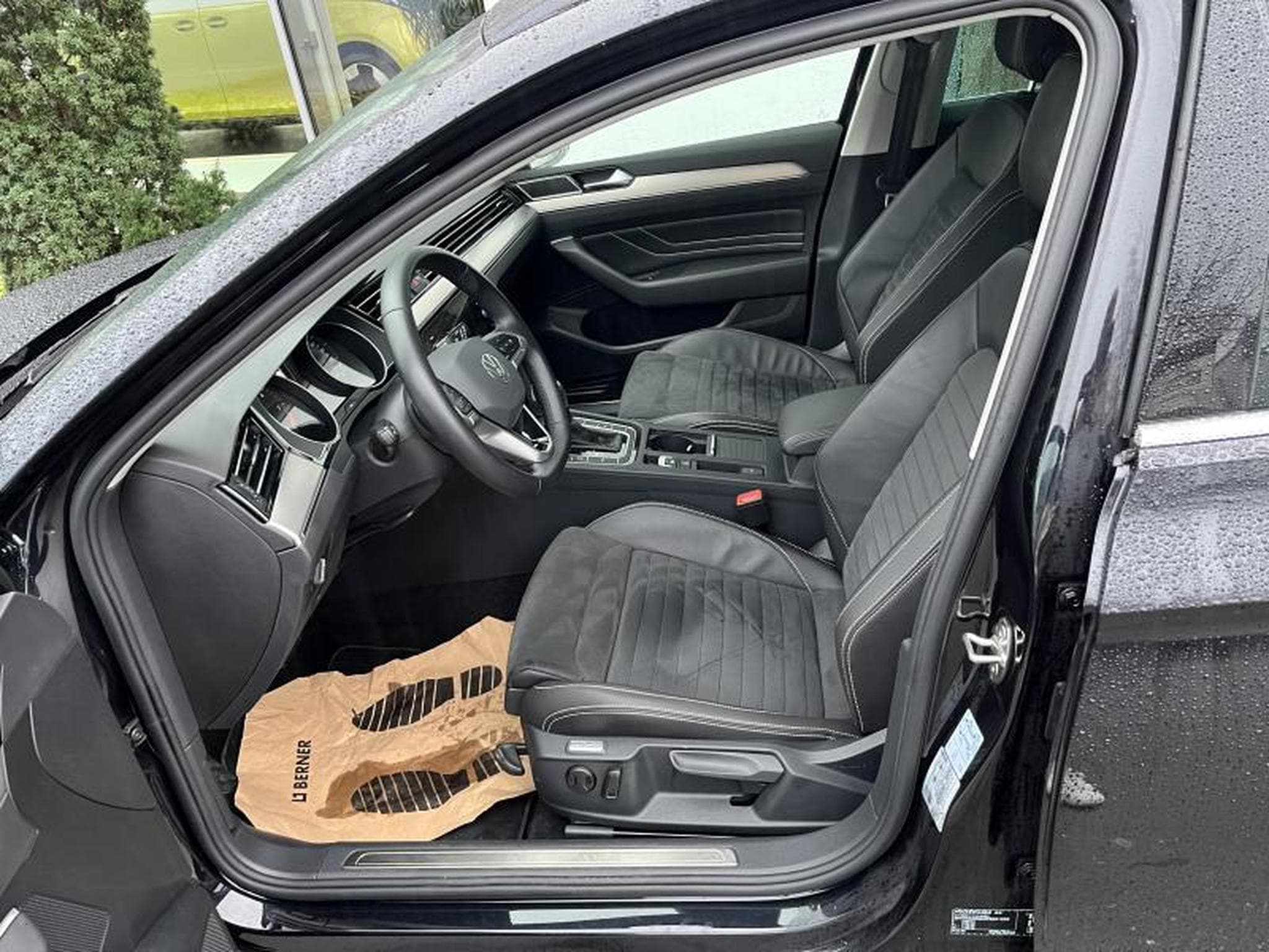 VW Passat Elegance (2023) - Photo 4