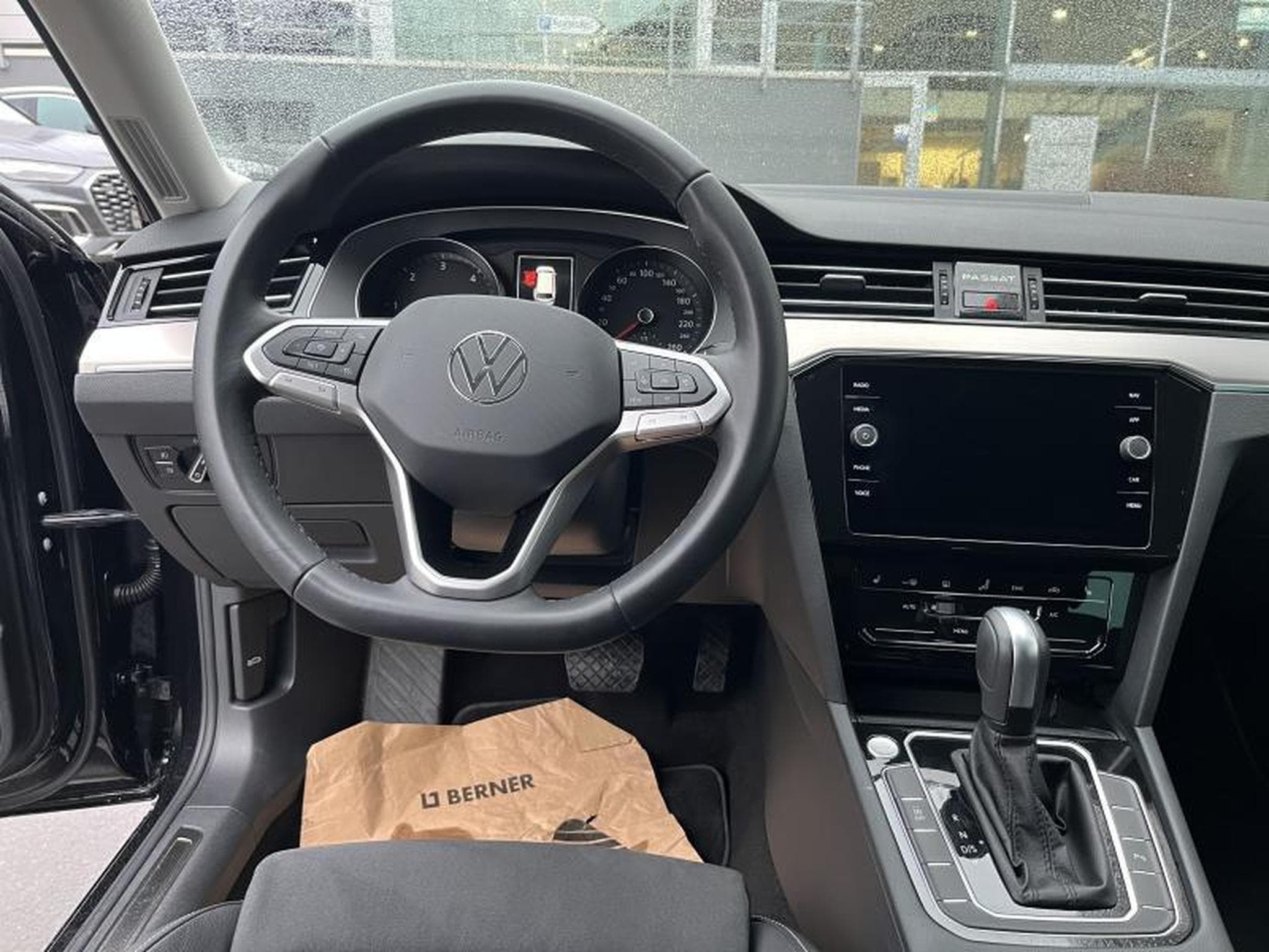 VW Passat Elegance (2023) - Photo 6