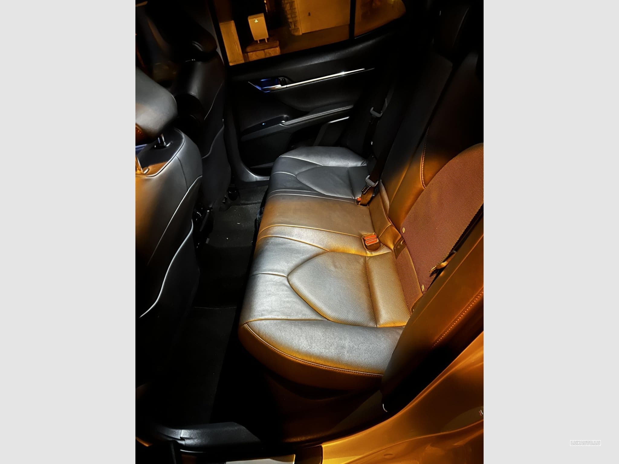 Toyota Camry 2.5 Hybrid e-CVT Premium (FSSQ3CL00) (2019) - Photo 12