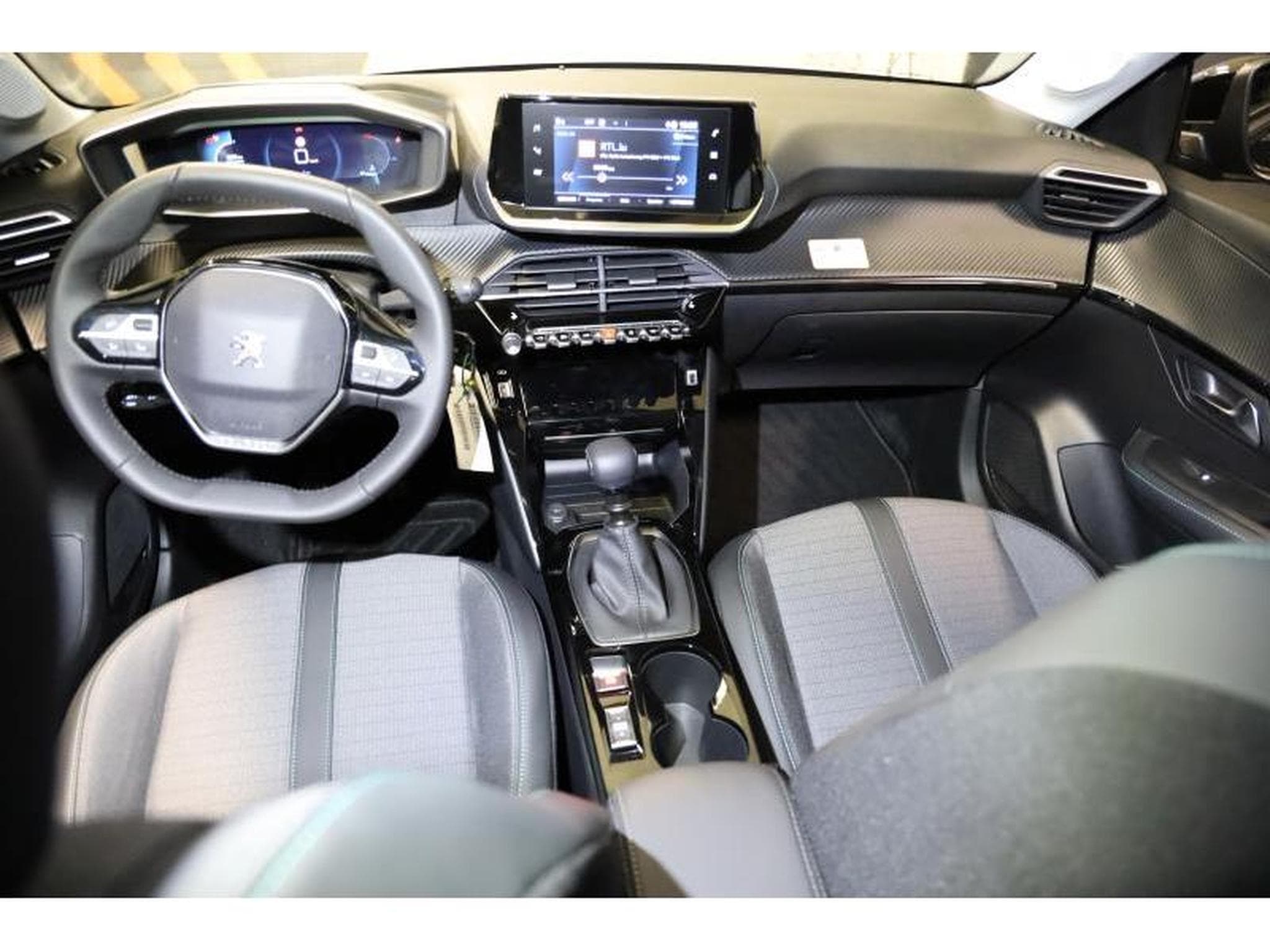 Peugeot 208 II Allure Pack (2023) - Foto 2