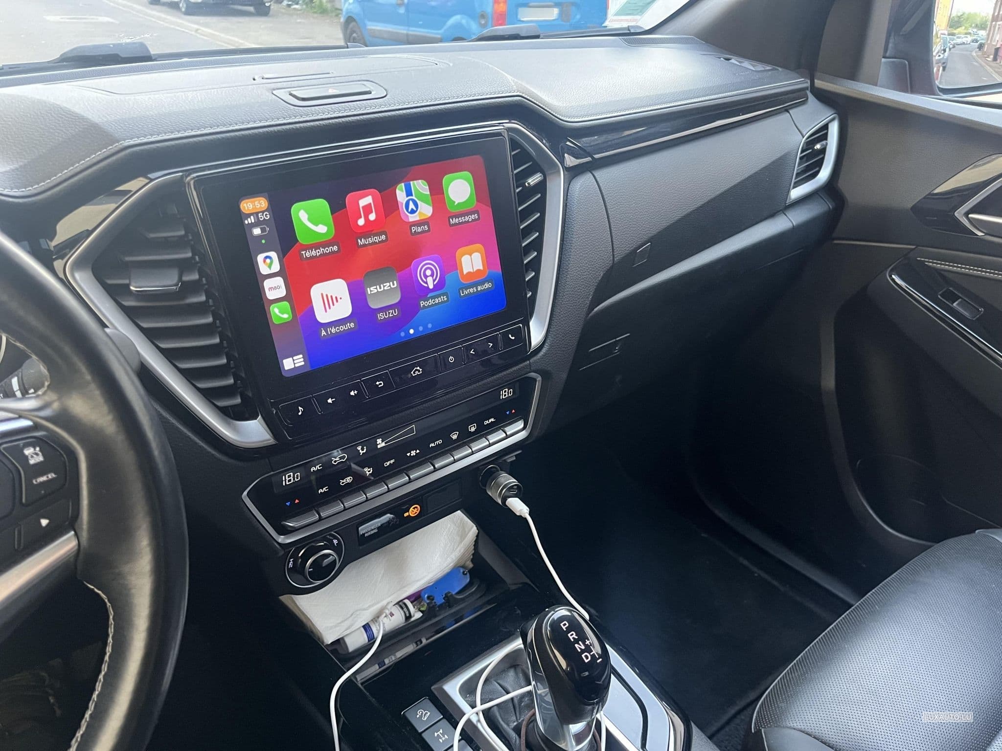 Isuzu D-Max V-CROSS (2021) - Photo 11