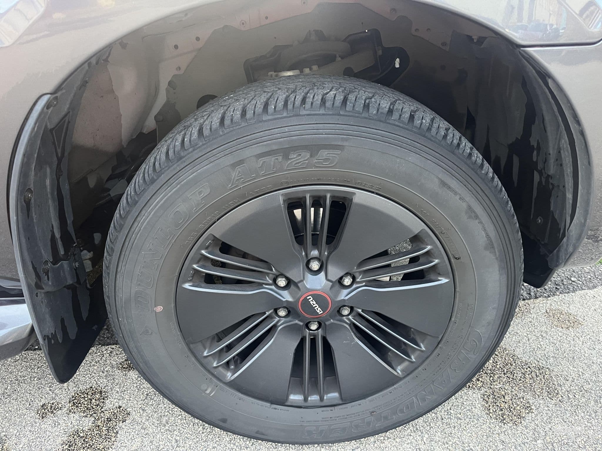 Isuzu D-Max V-CROSS (2021) - Photo 13