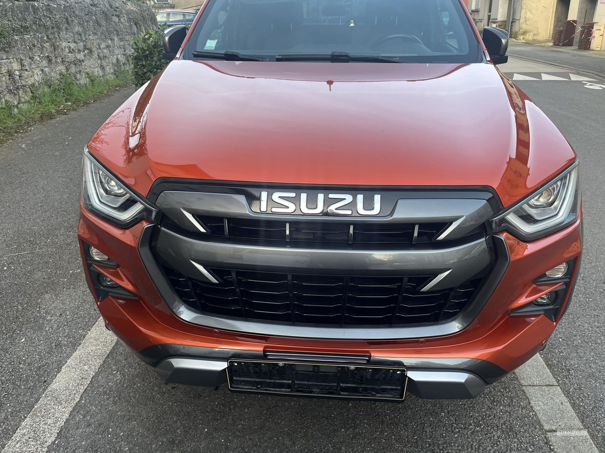 Isuzu D-Max V-CROSS (2021) - Photo 2