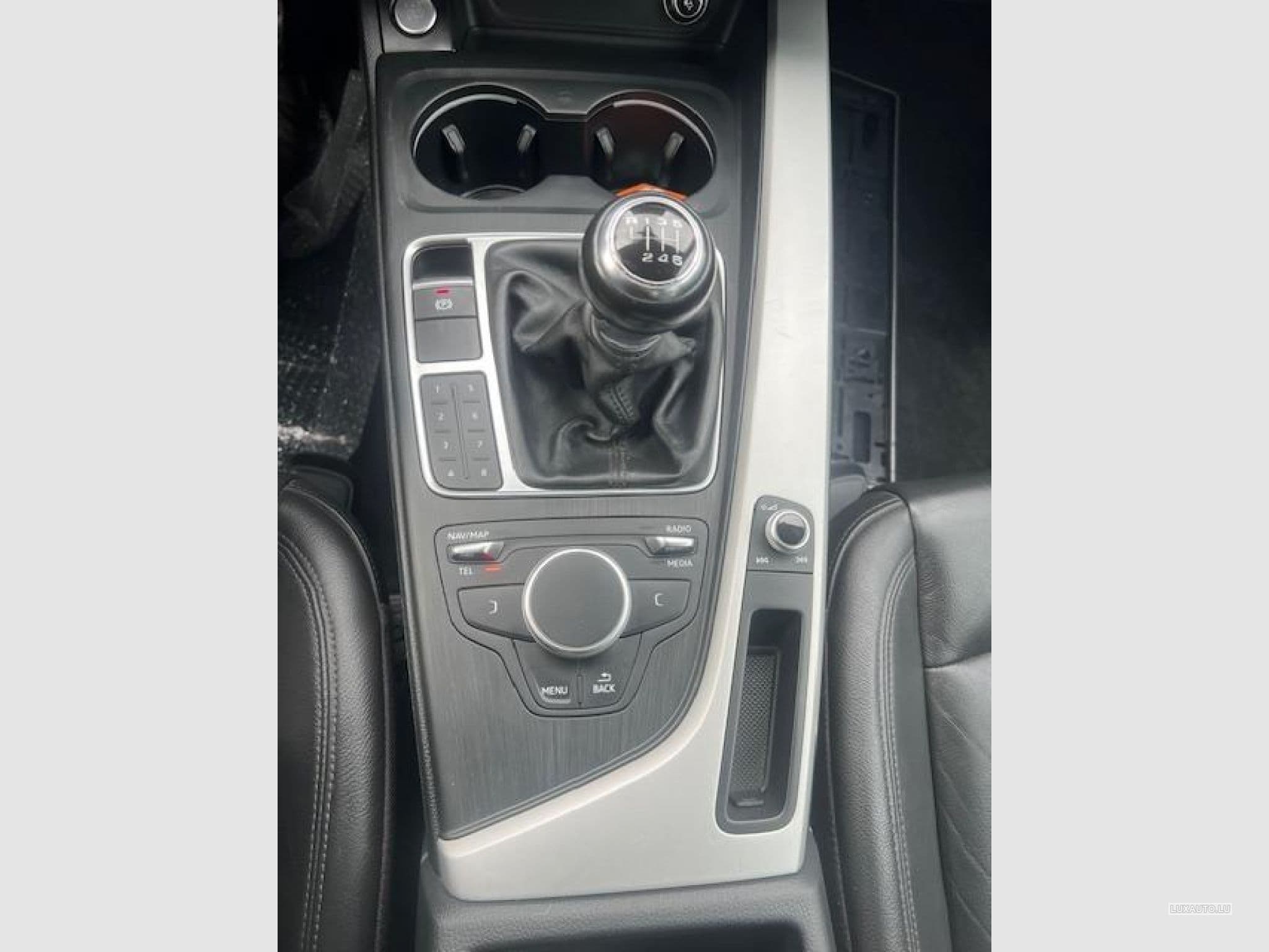 Audi A4 S-LINE (2017) - Photo 8