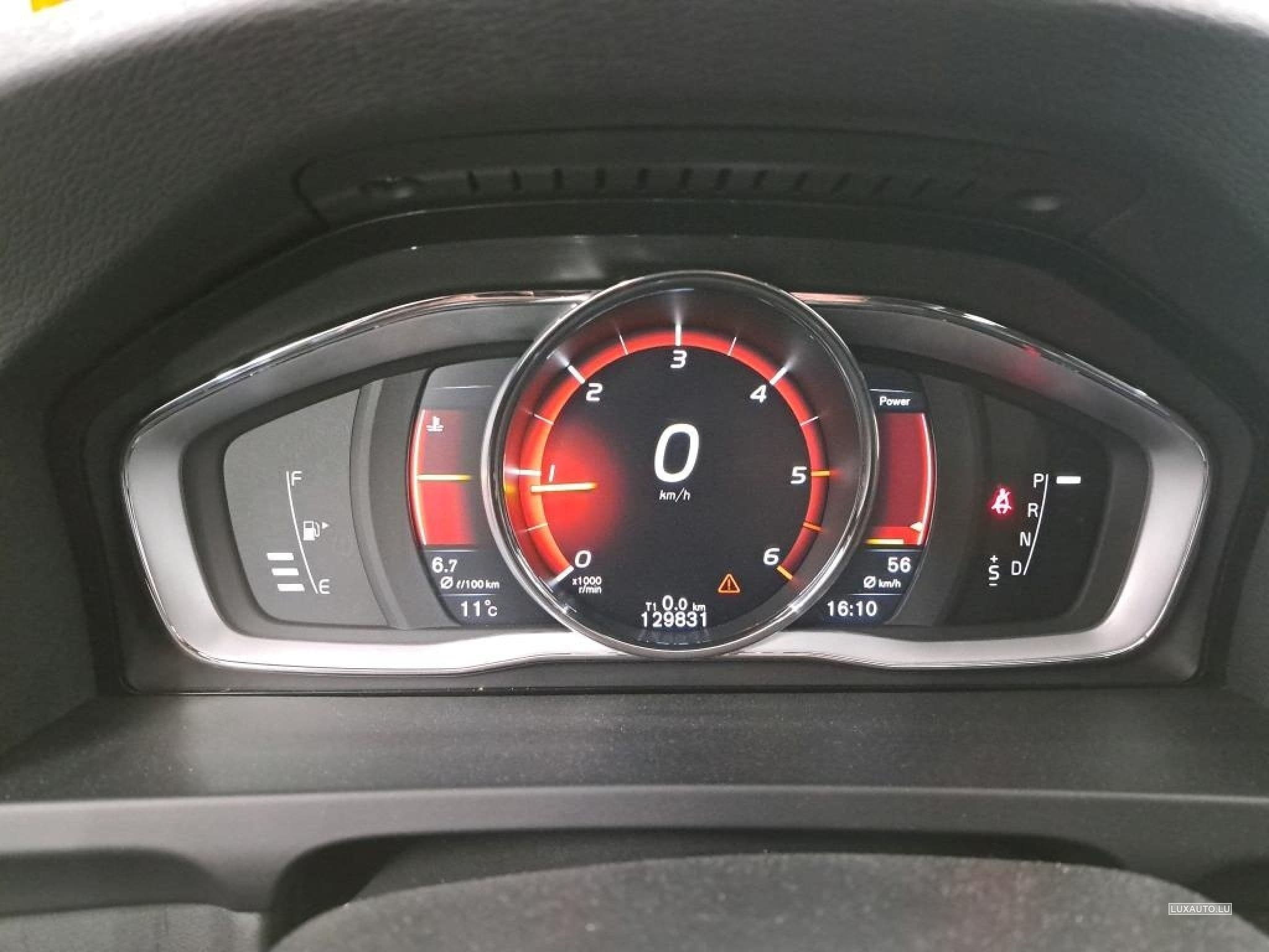 Volvo V60 Kombi Momentum R-Design (2019) - Foto 10