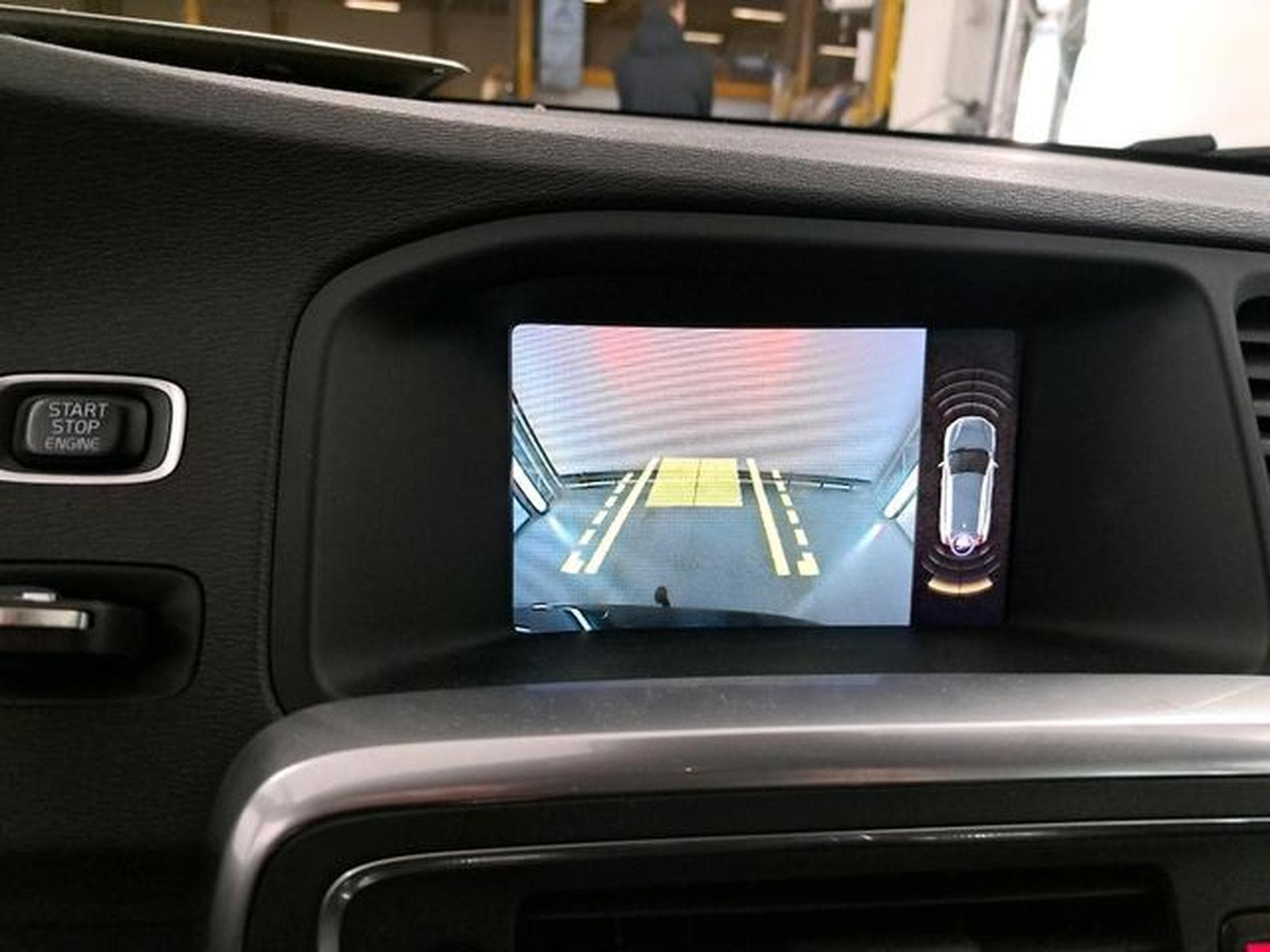 Volvo V60 Kombi Momentum R-Design (2019) - Foto 12