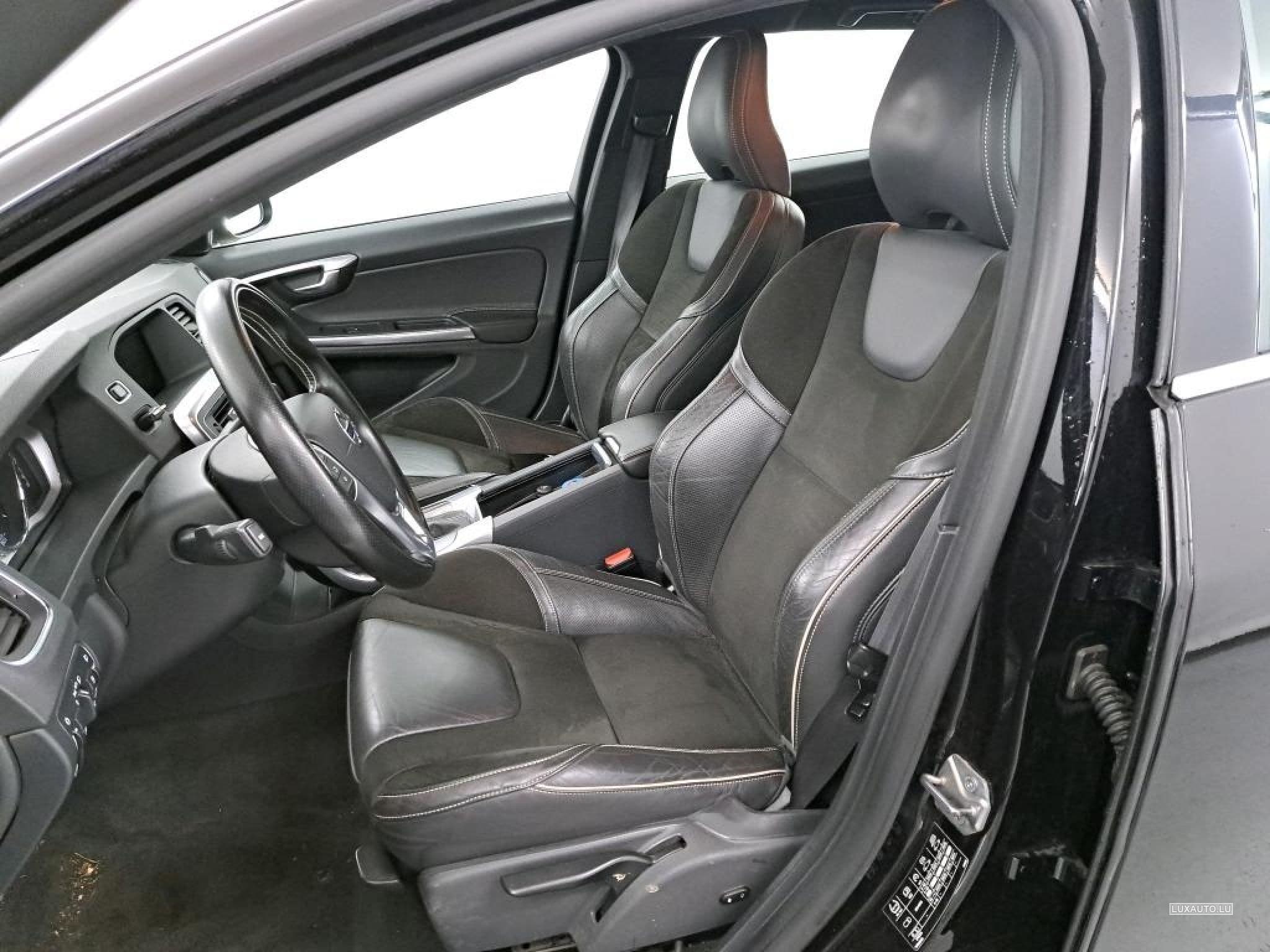 Volvo V60 Kombi Momentum R-Design (2019) - Foto 3