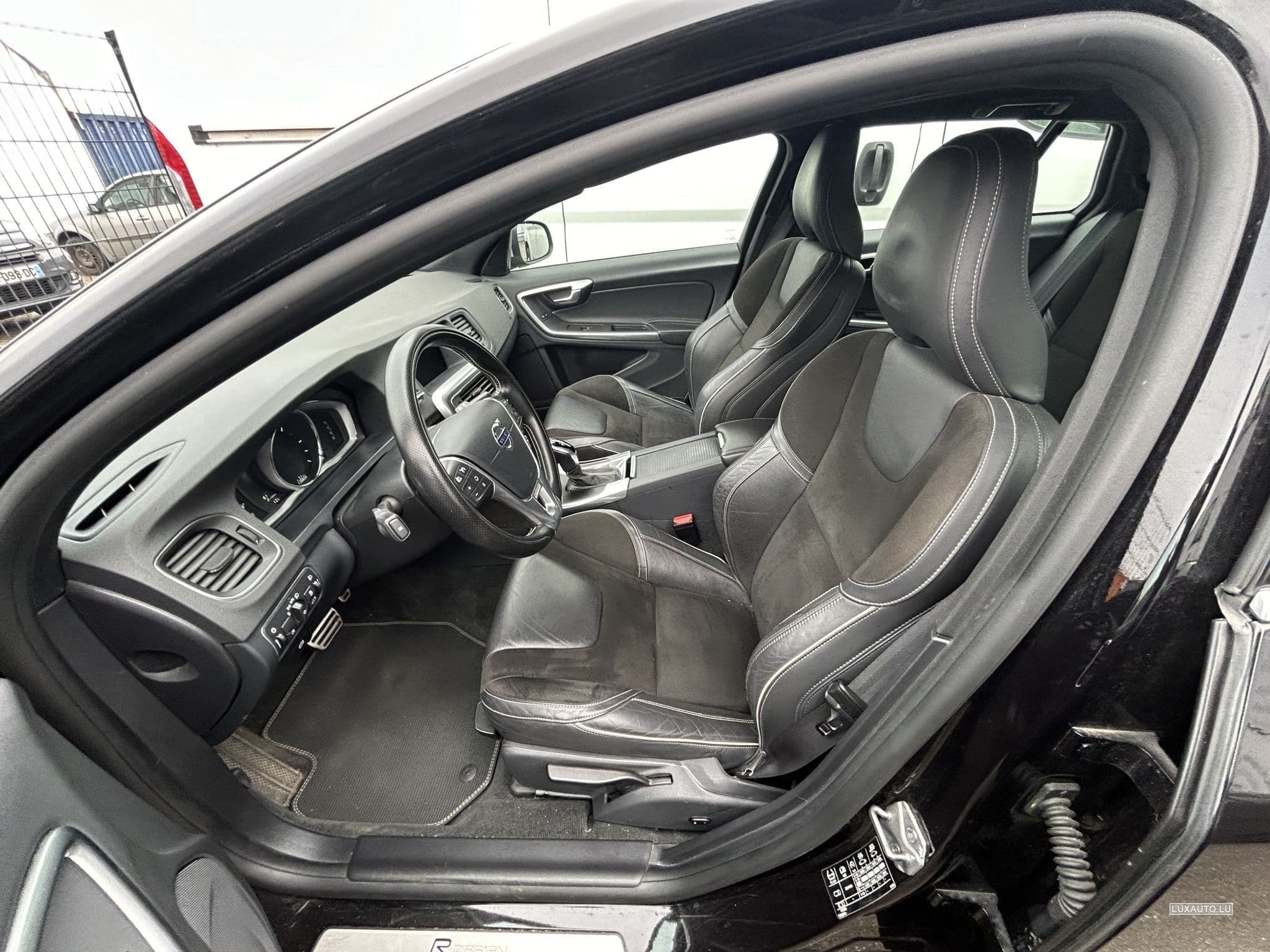 Volvo V60 Kombi Momentum R-Design (2019) - Foto 7