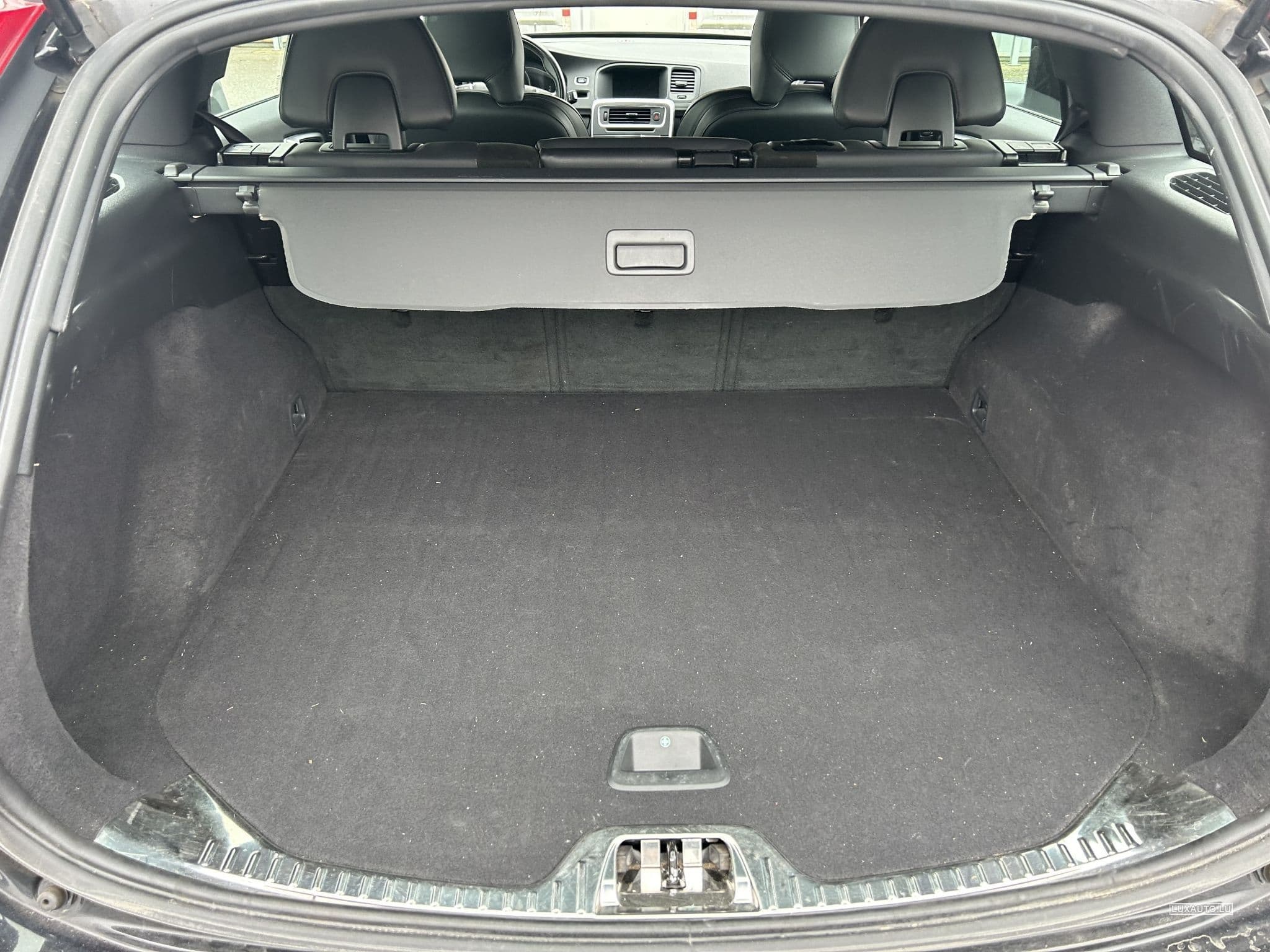 Volvo V60 Kombi Momentum R-Design (2019) - Foto 9