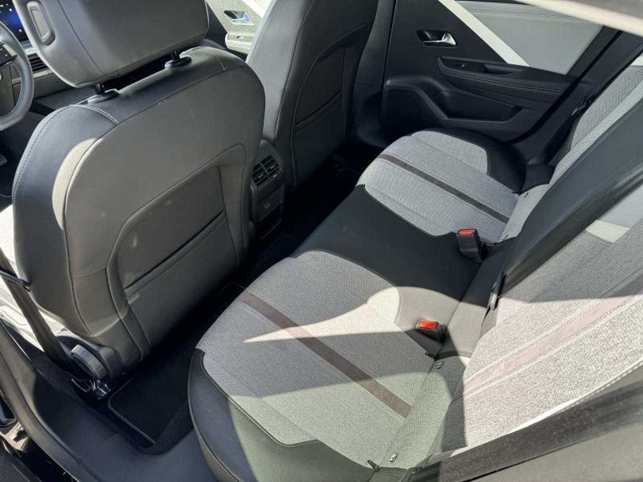 Opel Astra L Elegance (2022) - Foto 9