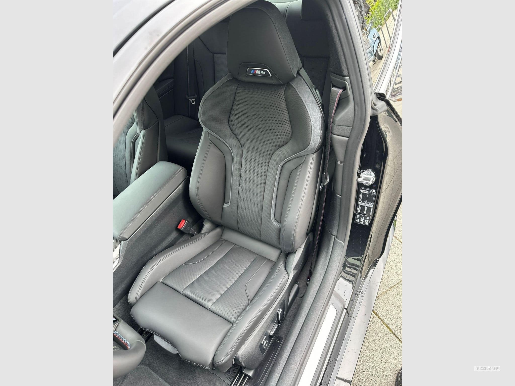 BMW M4 Competition Coupe mit M xDrive FACELIFT 2024 (2024) - Foto 15