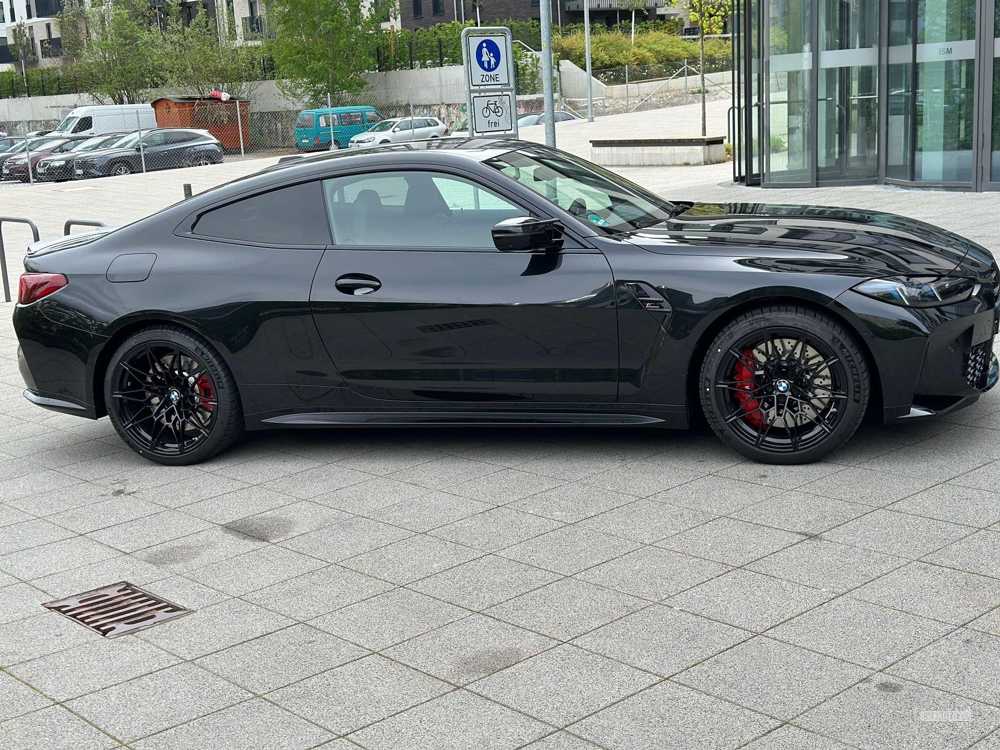 BMW M4 Competition Coupe mit M xDrive FACELIFT 2024 (2024) - Foto 7