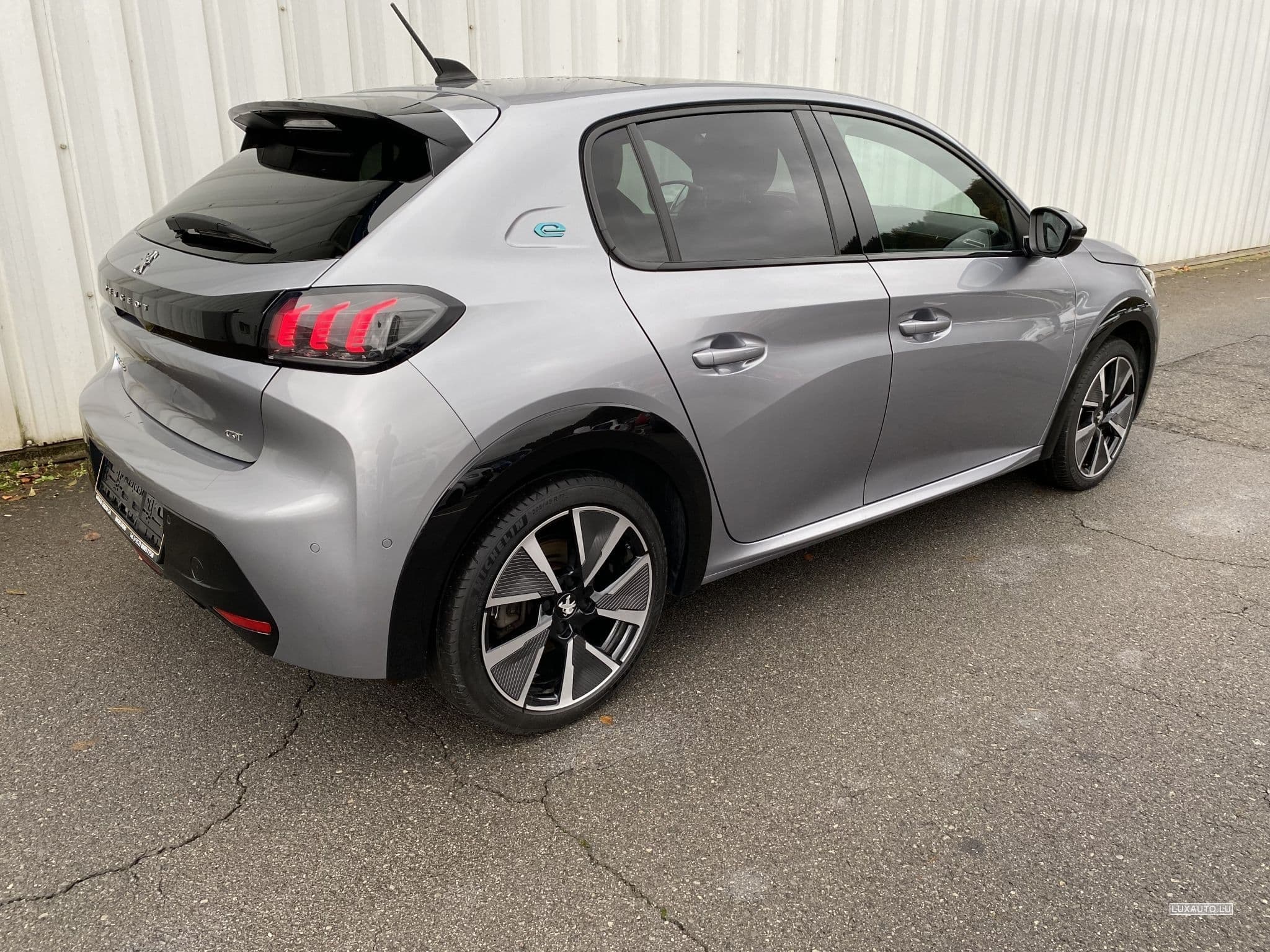 Peugeot 208 E208 GT (2021) - Photo 2