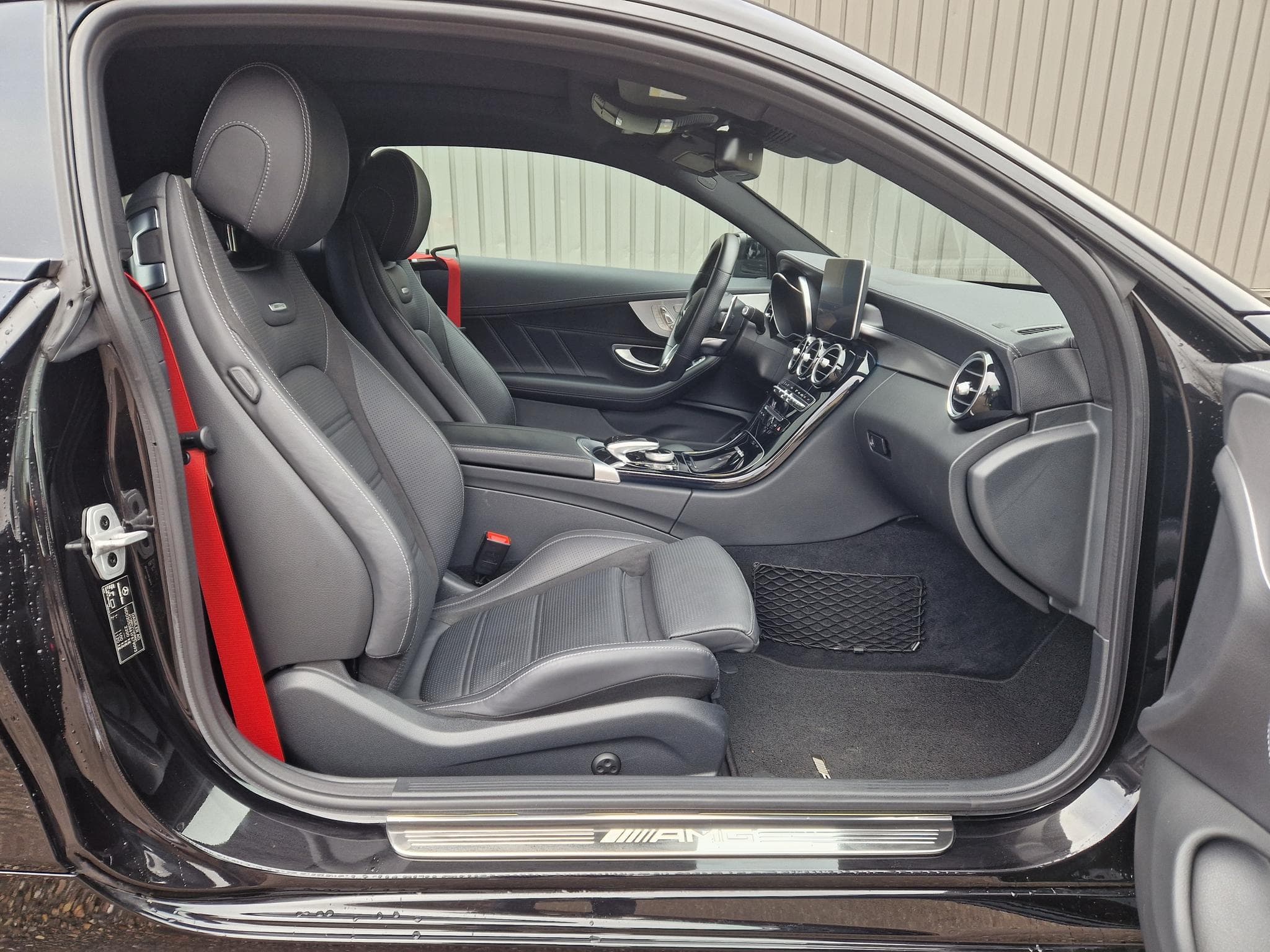 Mercedes C 63 AMG coupé C205, 476ch, 4.0 V8 bi-turbo, full black, speedshift 7 (2017) - Foto 11