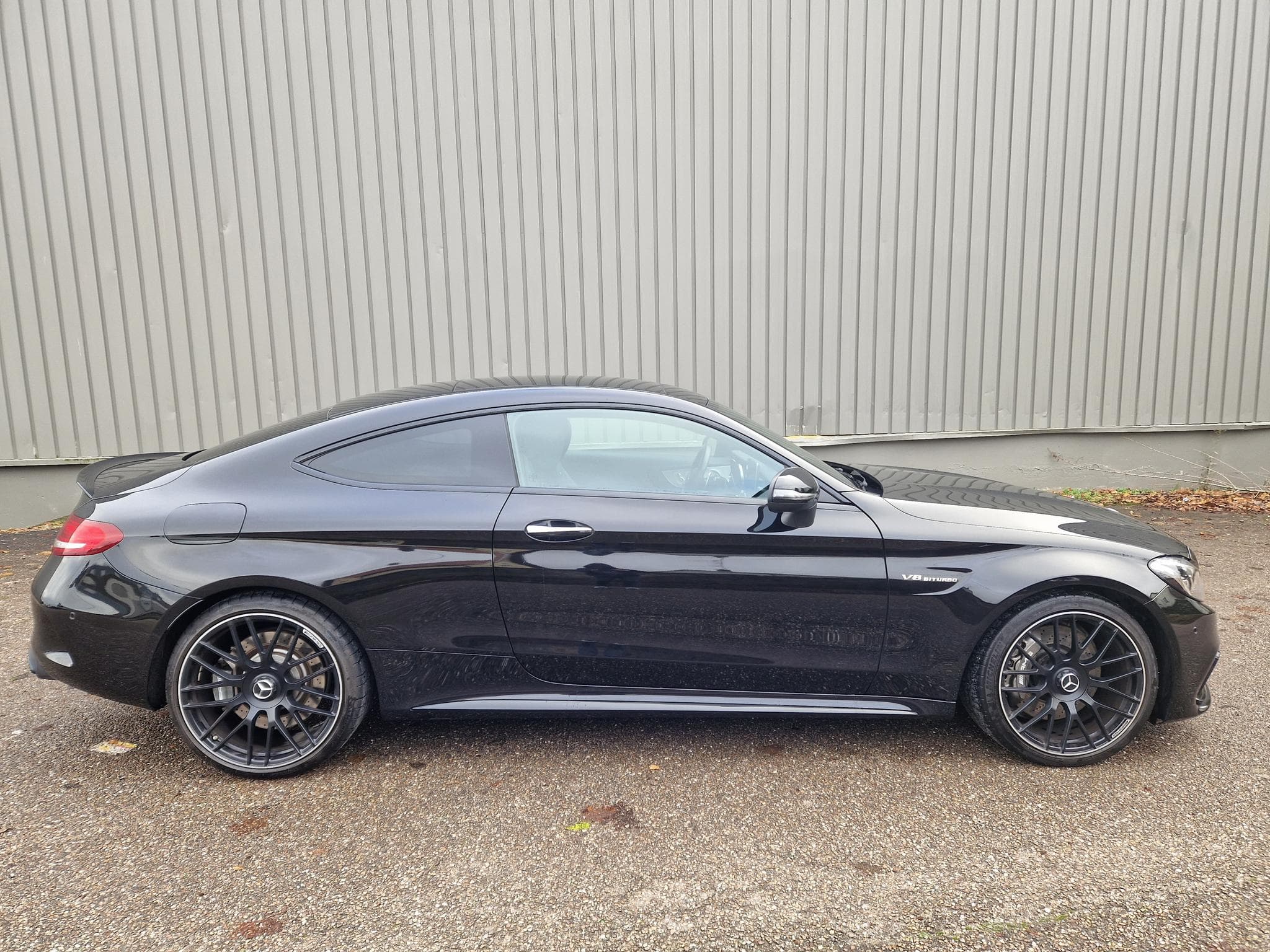Mercedes C 63 AMG coupé C205, 476ch, 4.0 V8 bi-turbo, full black, speedshift 7 (2017) - Foto 2