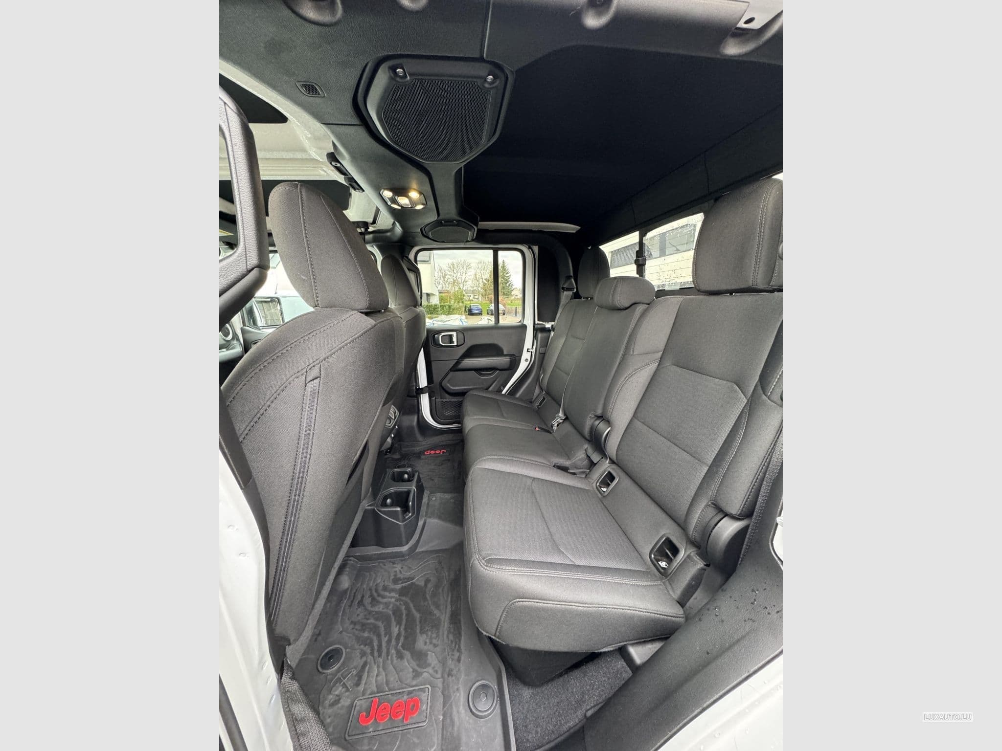 Jeep Gladiator Overland (2022) - Photo 11