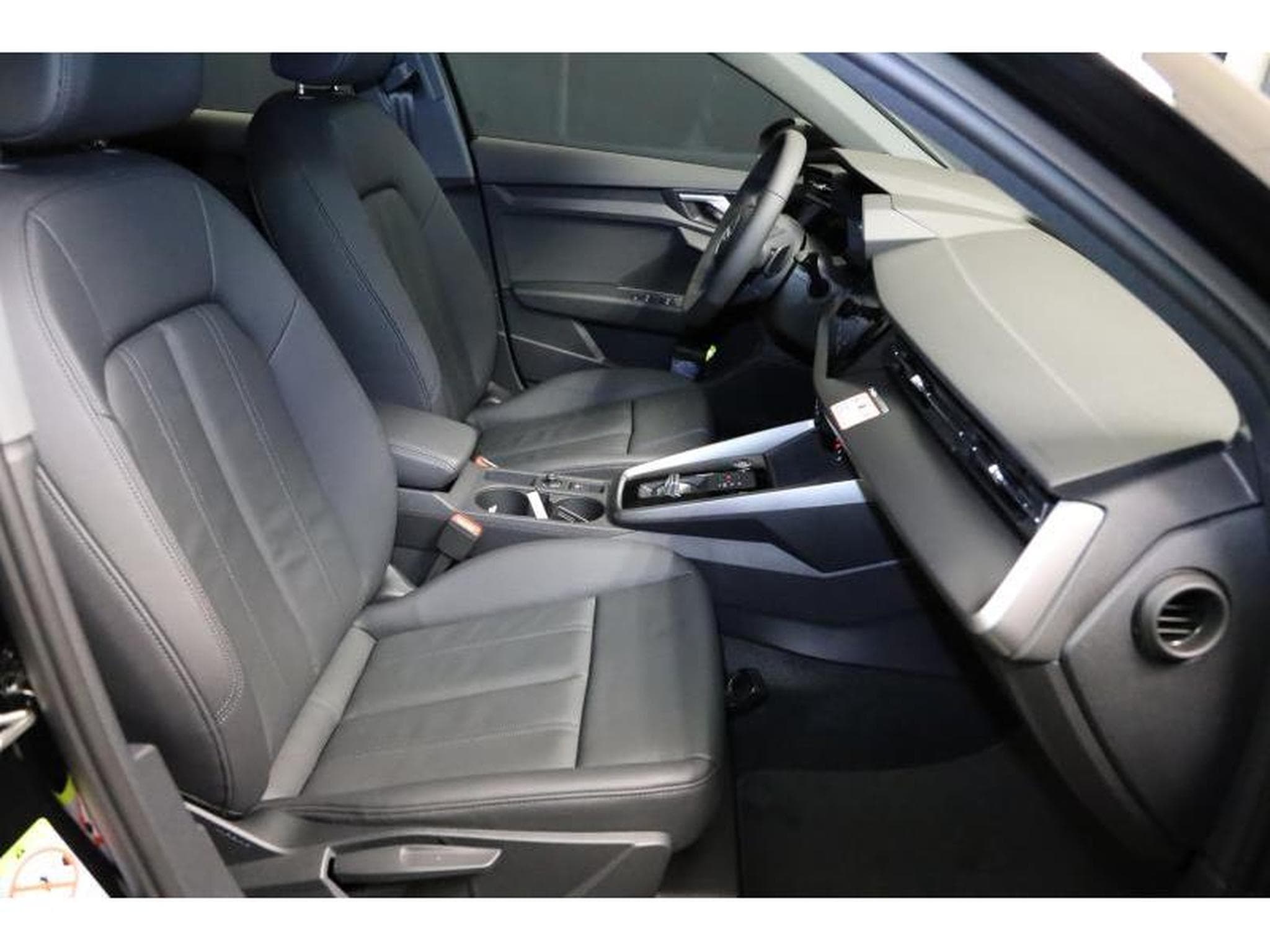 Audi A3 Sportback (2023) - Photo 11