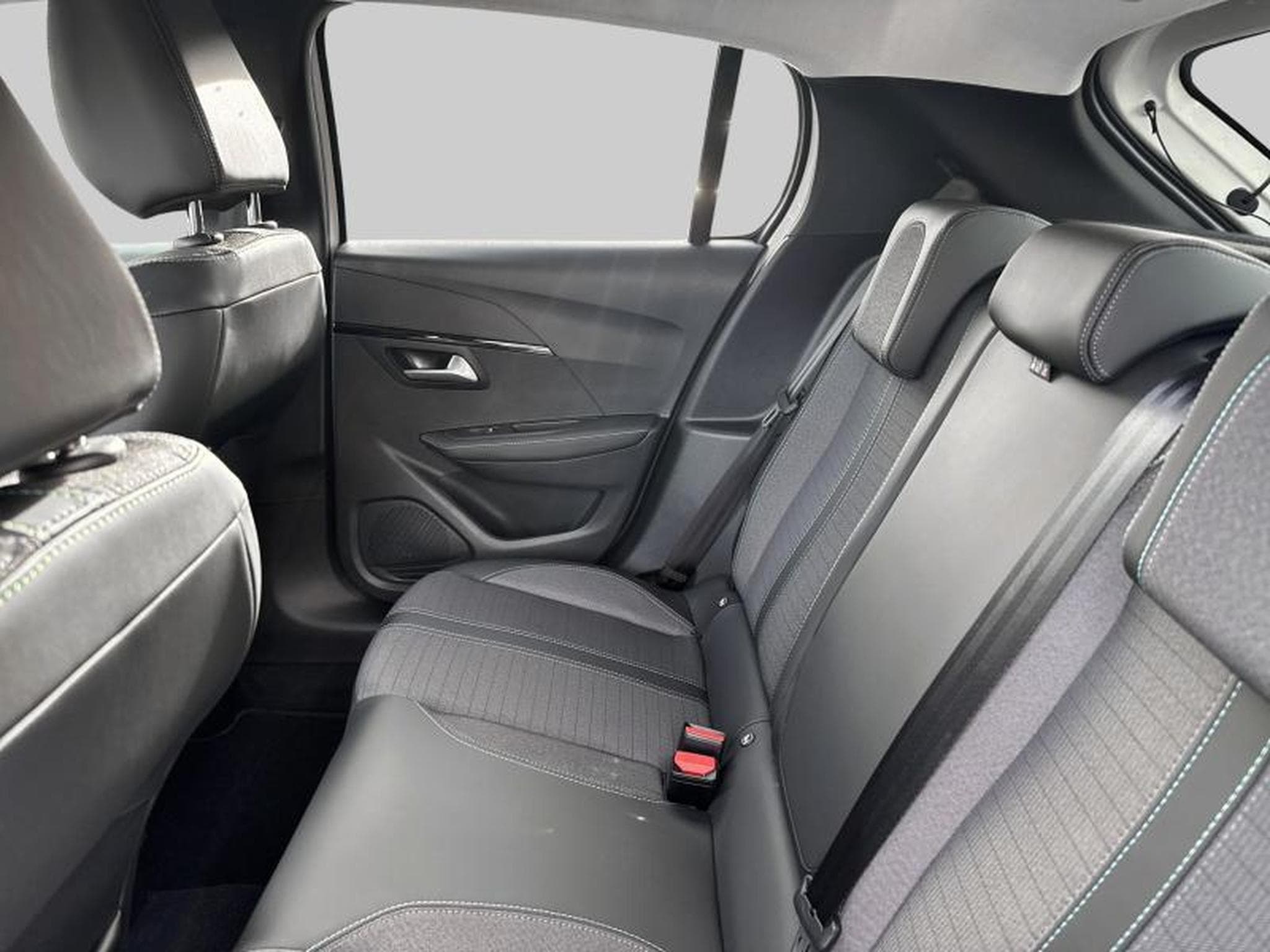 Peugeot 208 II Allure Pack (2021) - Photo 15