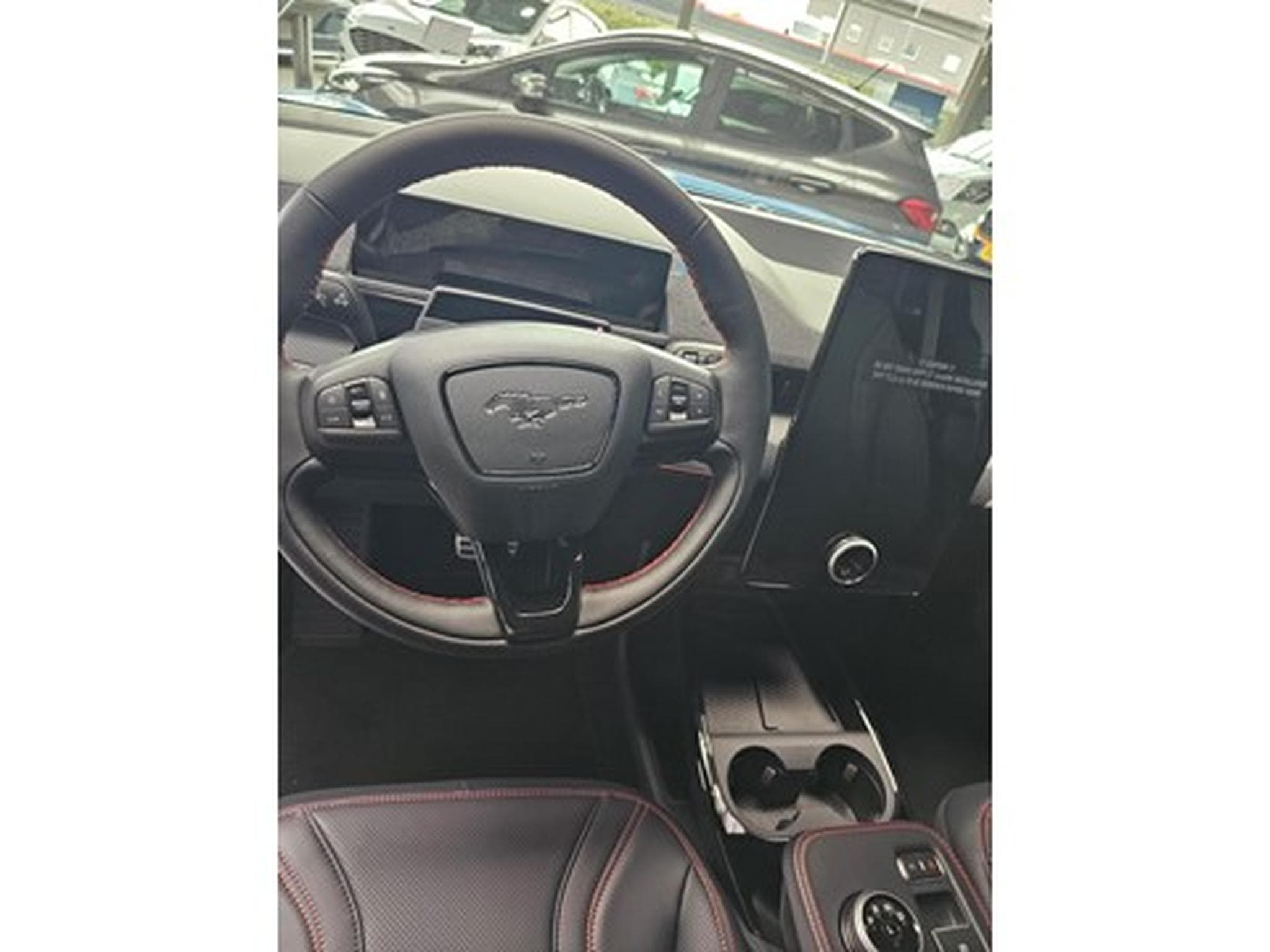 Ford Mustang Mach-E Premium AWD 99kWh Extended Range 351CV/258kW - A1 (2023) - Photo 4