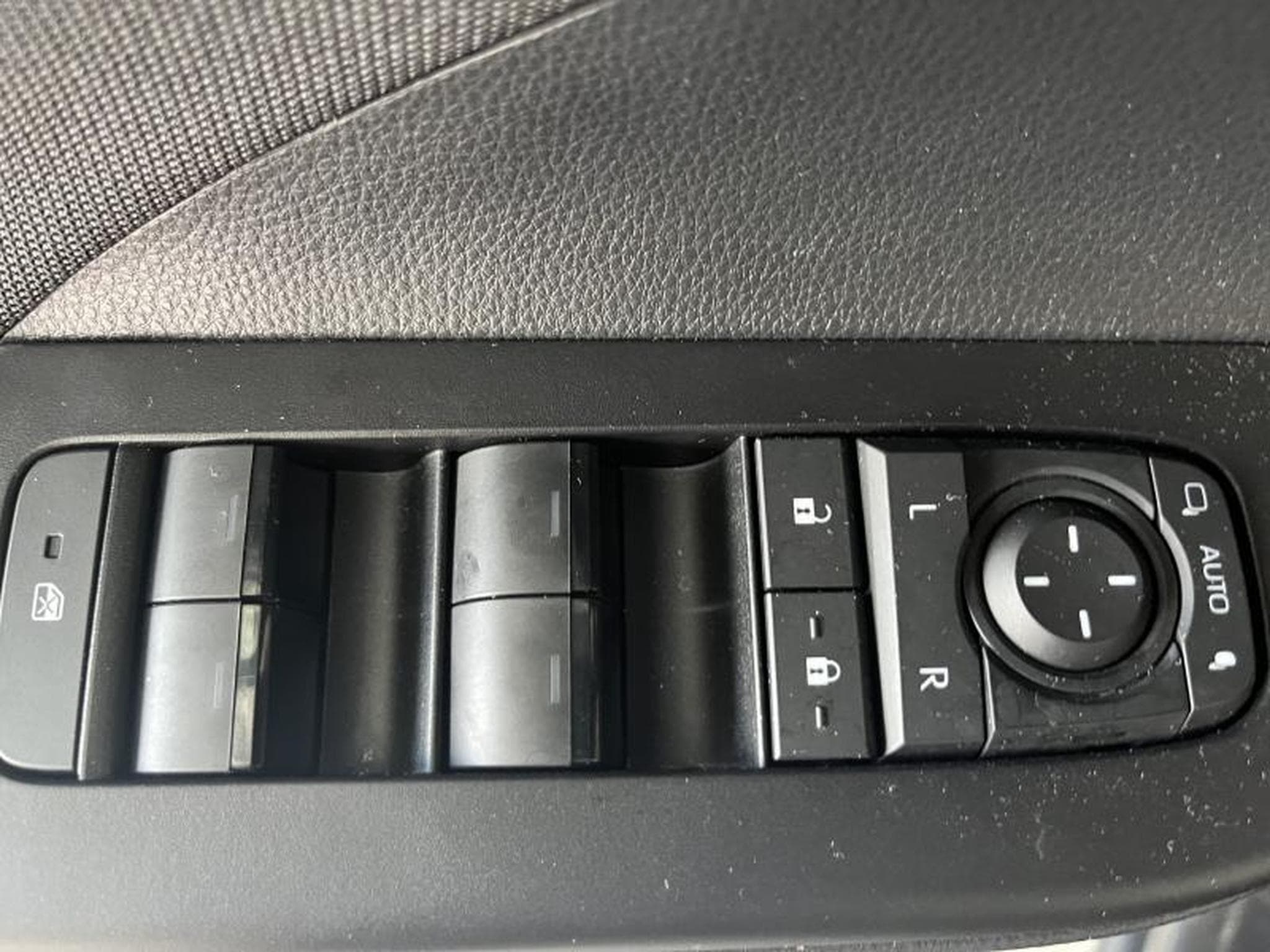 Toyota C-HR Dynamic Plus Mono-Tone (2024) - Photo 10