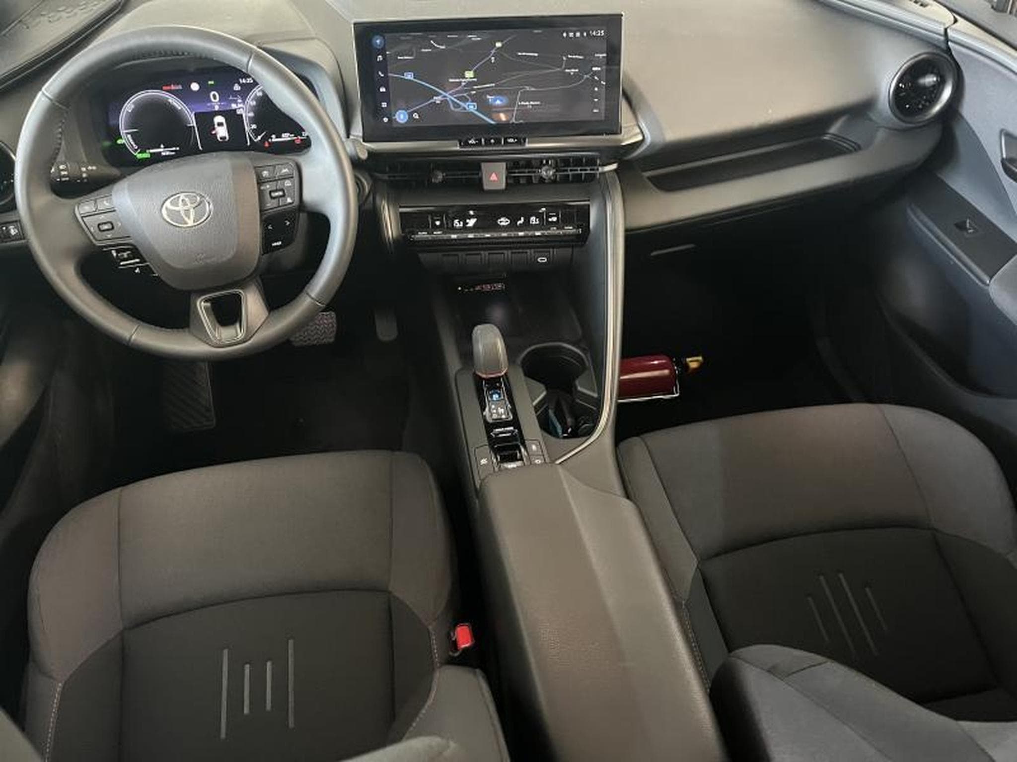 Toyota C-HR Dynamic Plus Mono-Tone (2024) - Photo 14