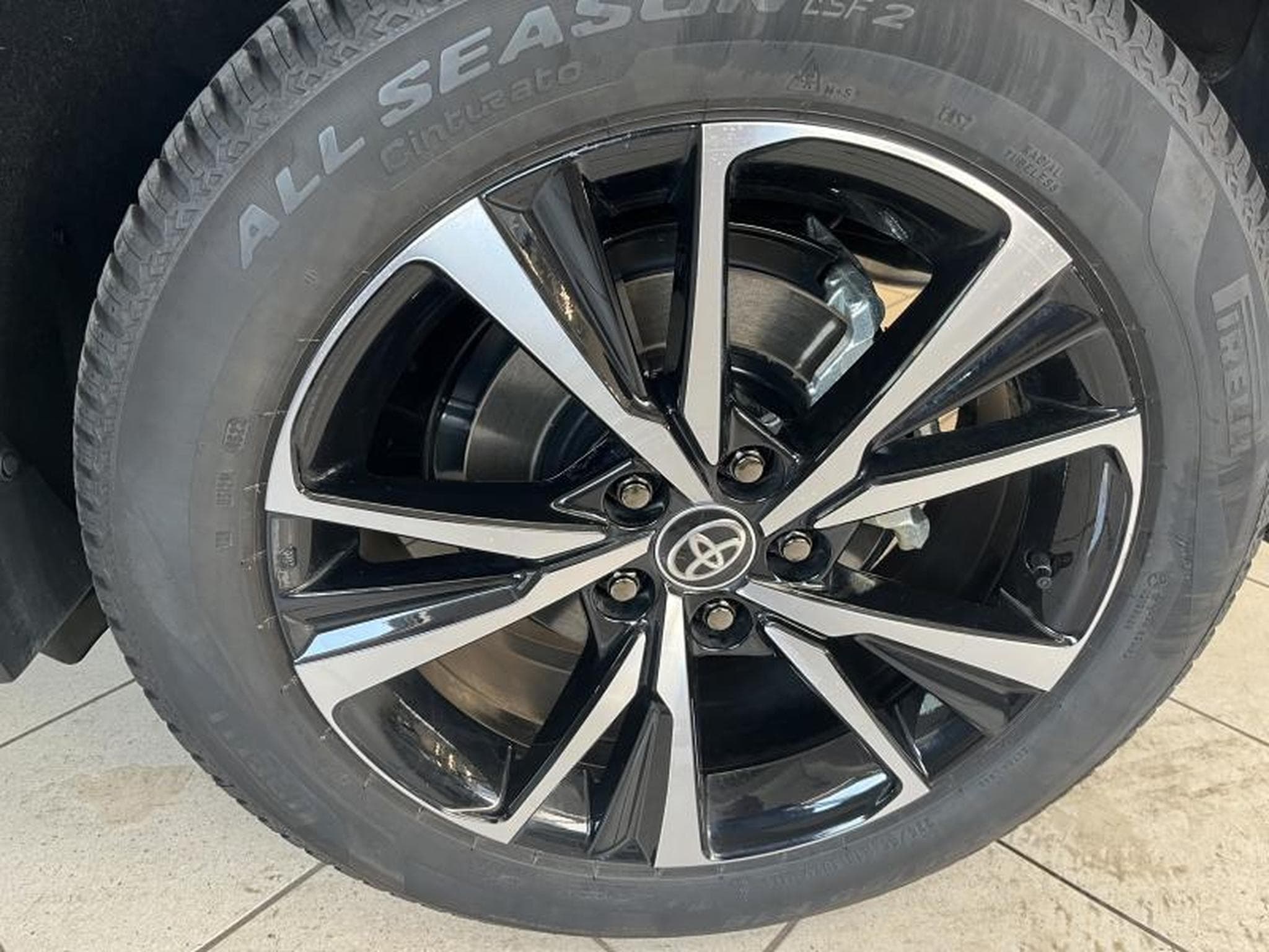 Toyota C-HR Dynamic Plus Mono-Tone (2024) - Photo 8