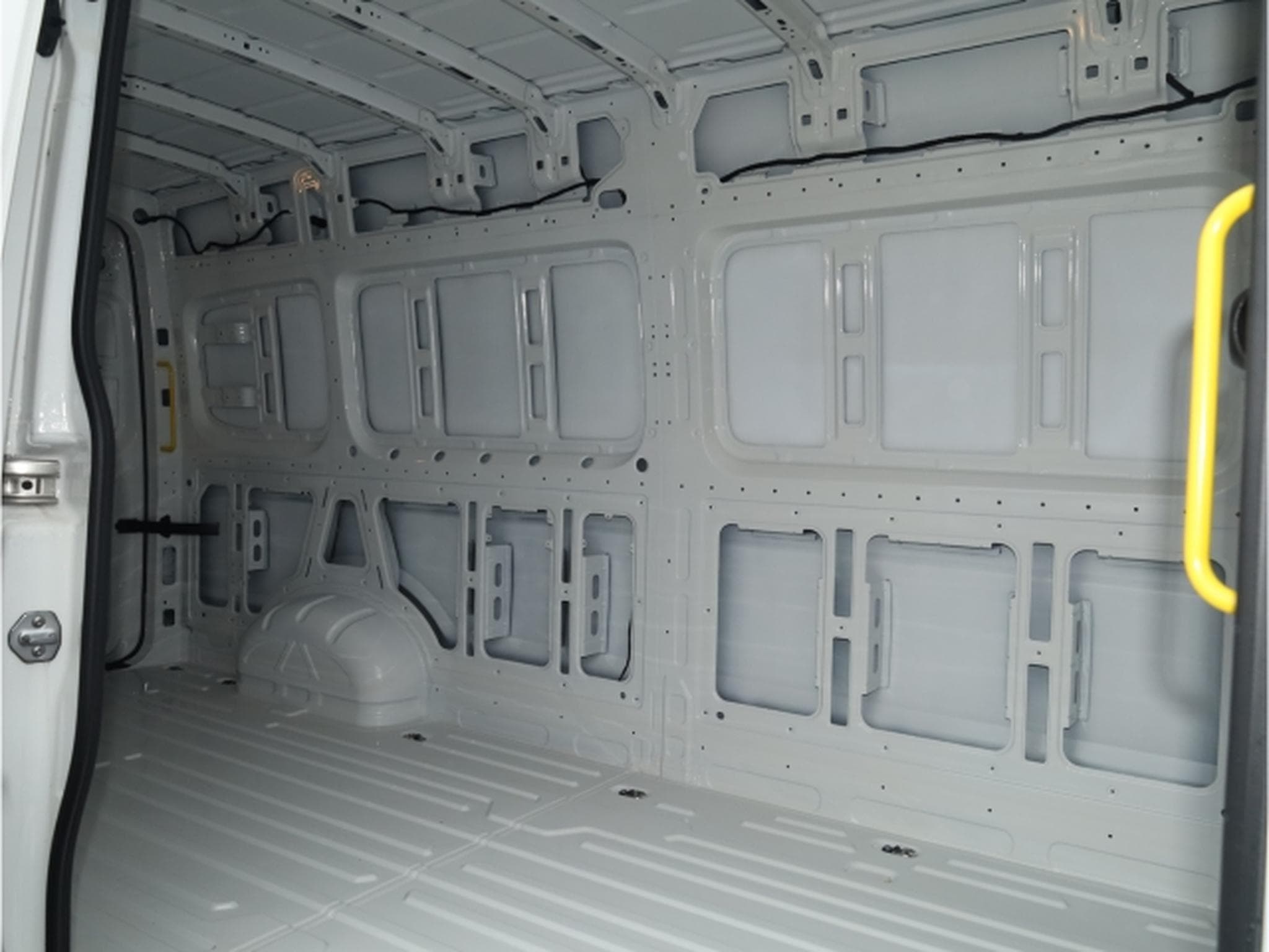 VW Crafter 35 lang Hochdach 2.0 TDI Rückfahrkam. Notbremsass. (2026) - Foto 6