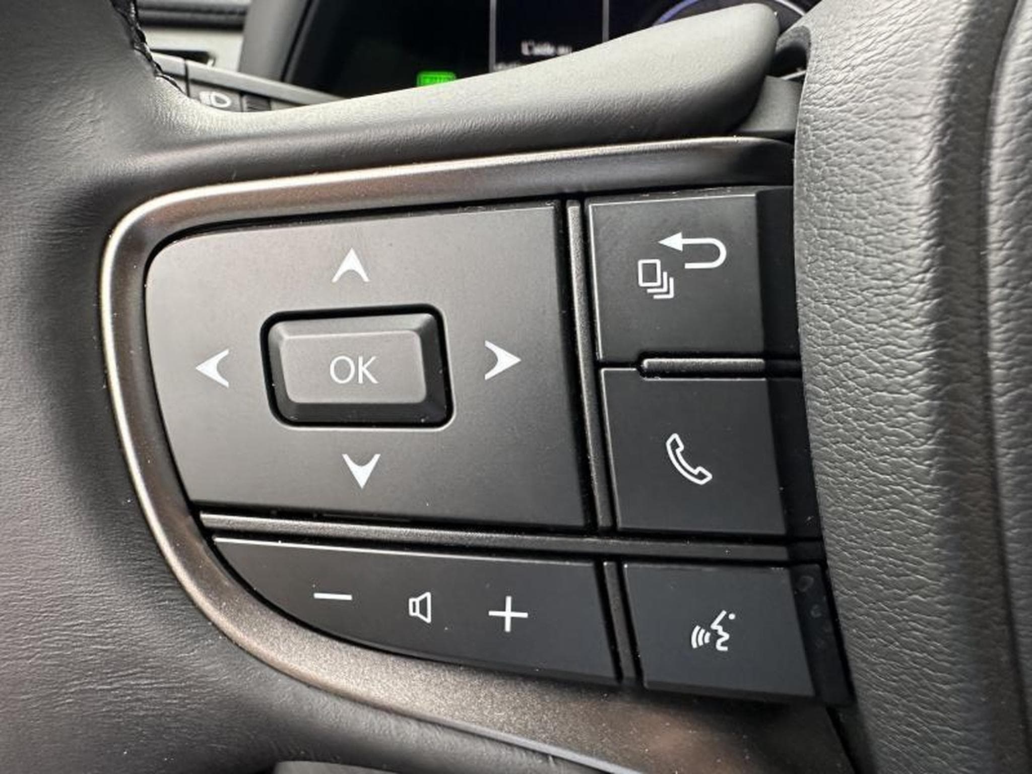 Lexus UX F SPORT Design (2023) - Photo 18