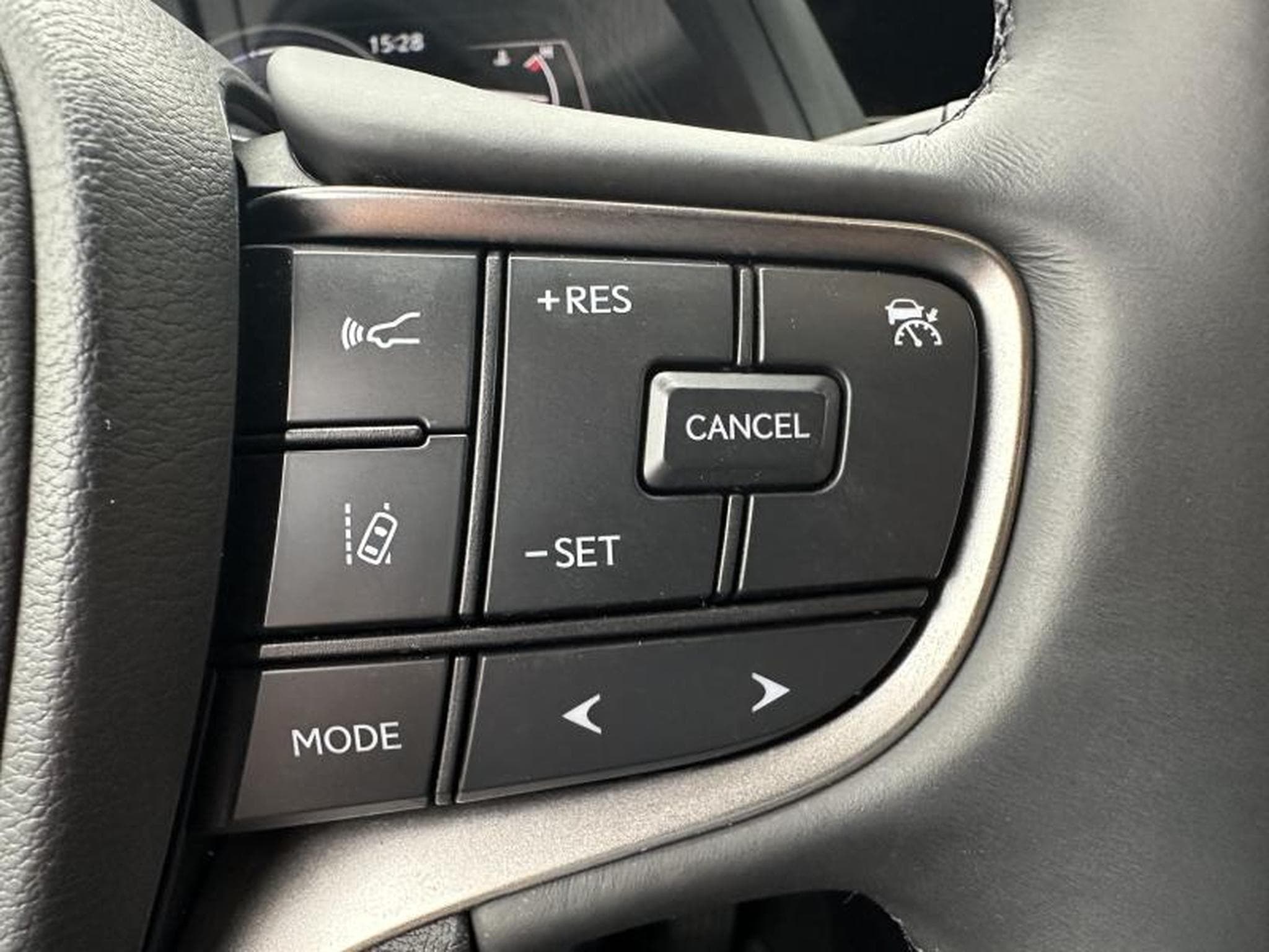 Lexus UX F SPORT Design (2023) - Photo 19