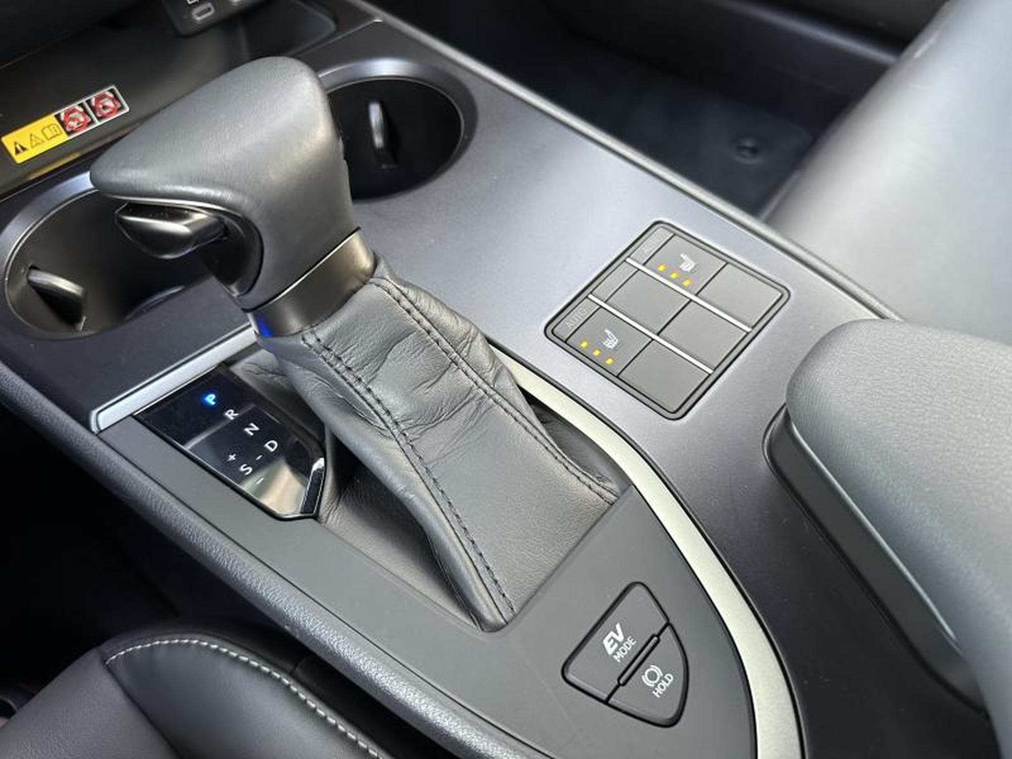 Lexus UX F SPORT Design (2023) - Photo 10