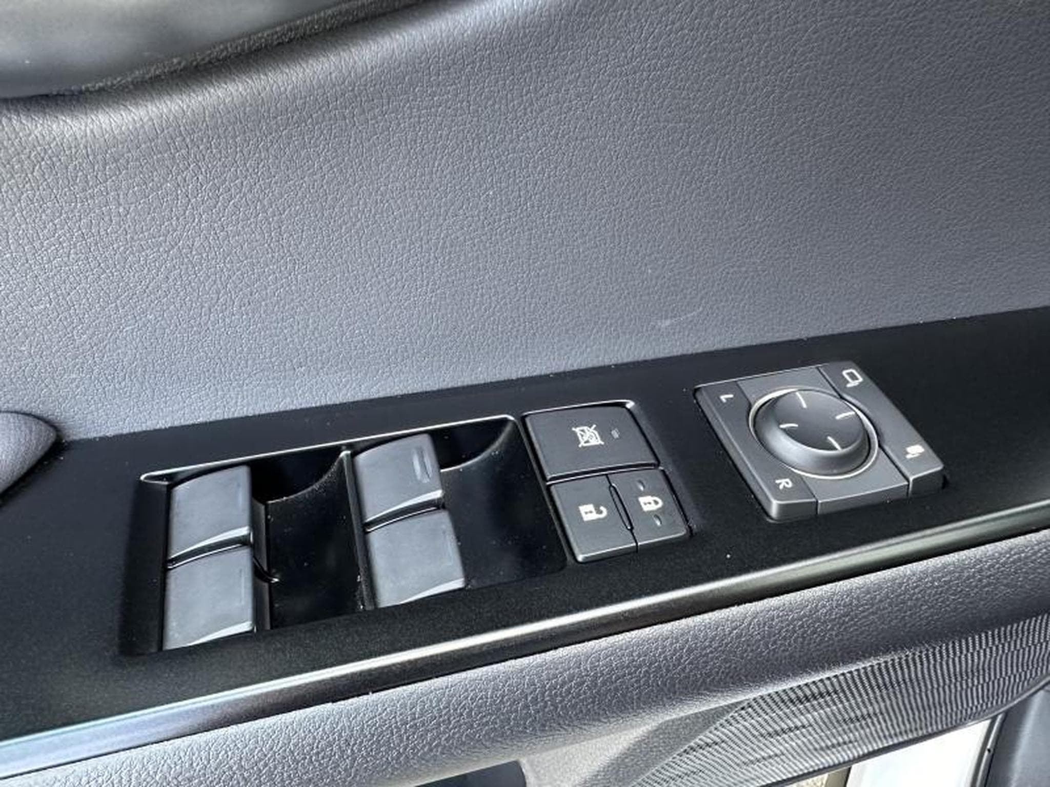 Lexus UX F SPORT Design (2023) - Photo 7