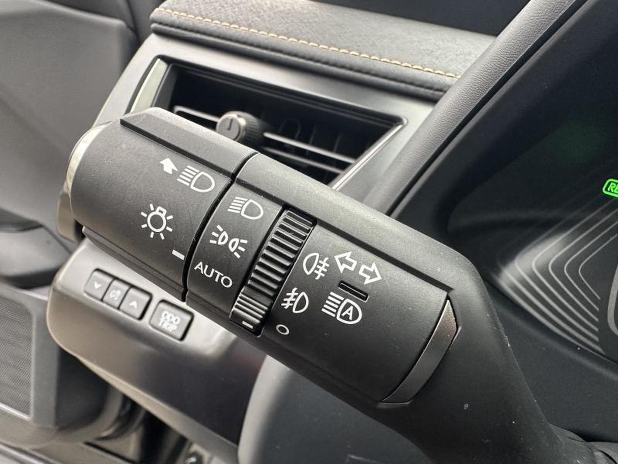 Lexus UX F SPORT Design (2023) - Photo 17