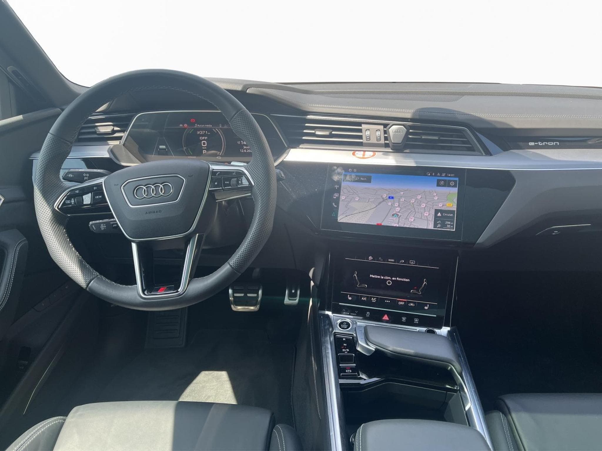 Audi Q8 S line 55 quattro (2024) - Photo 10