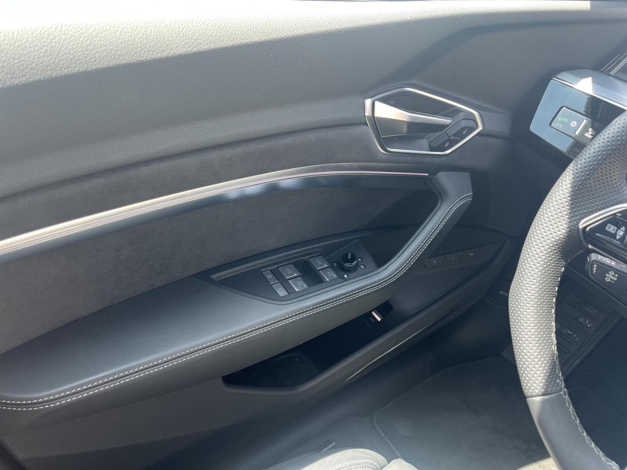 Audi Q8 S line 55 quattro (2024) - Photo 13