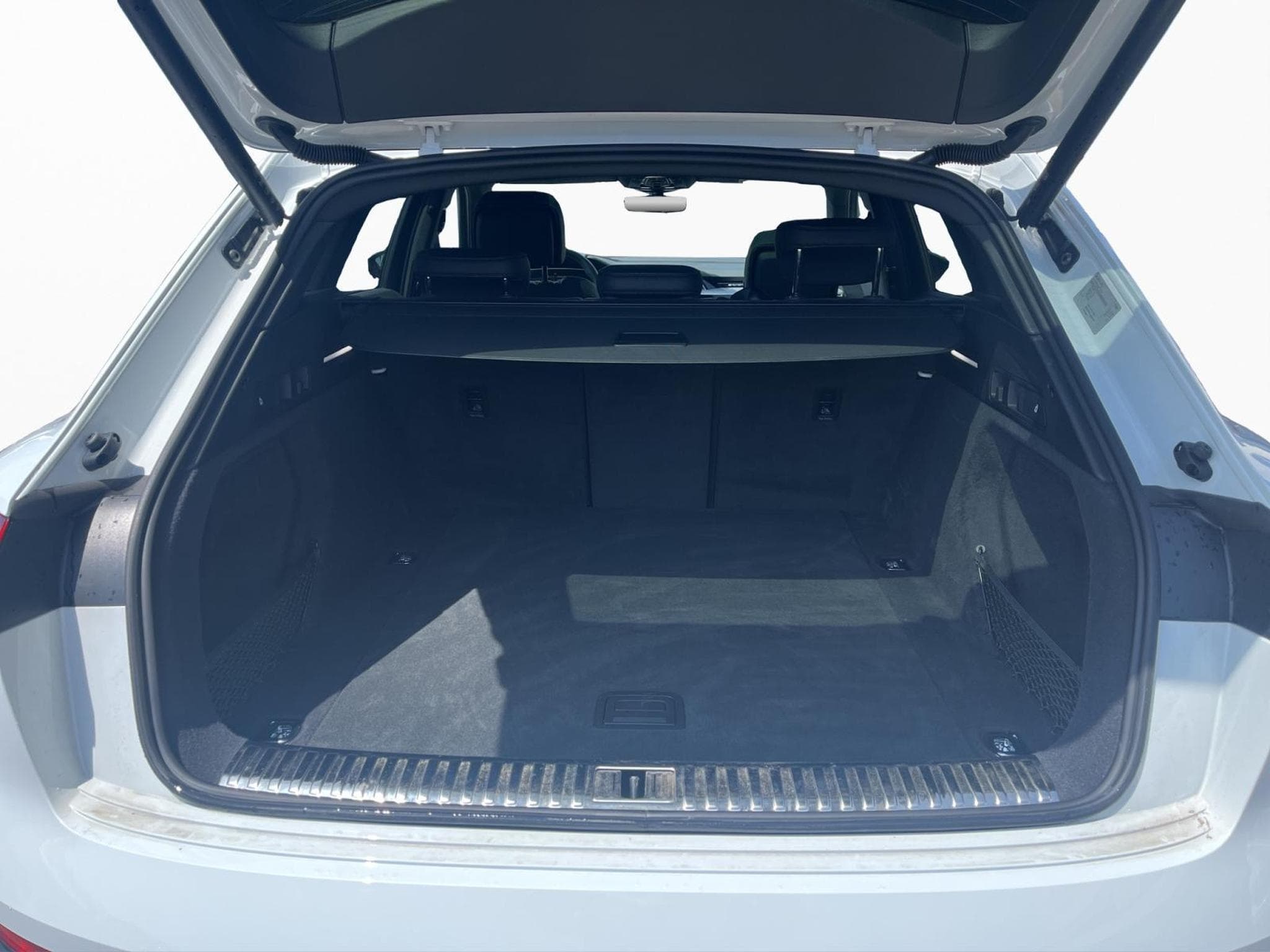 Audi Q8 S line 55 quattro (2024) - Photo 17