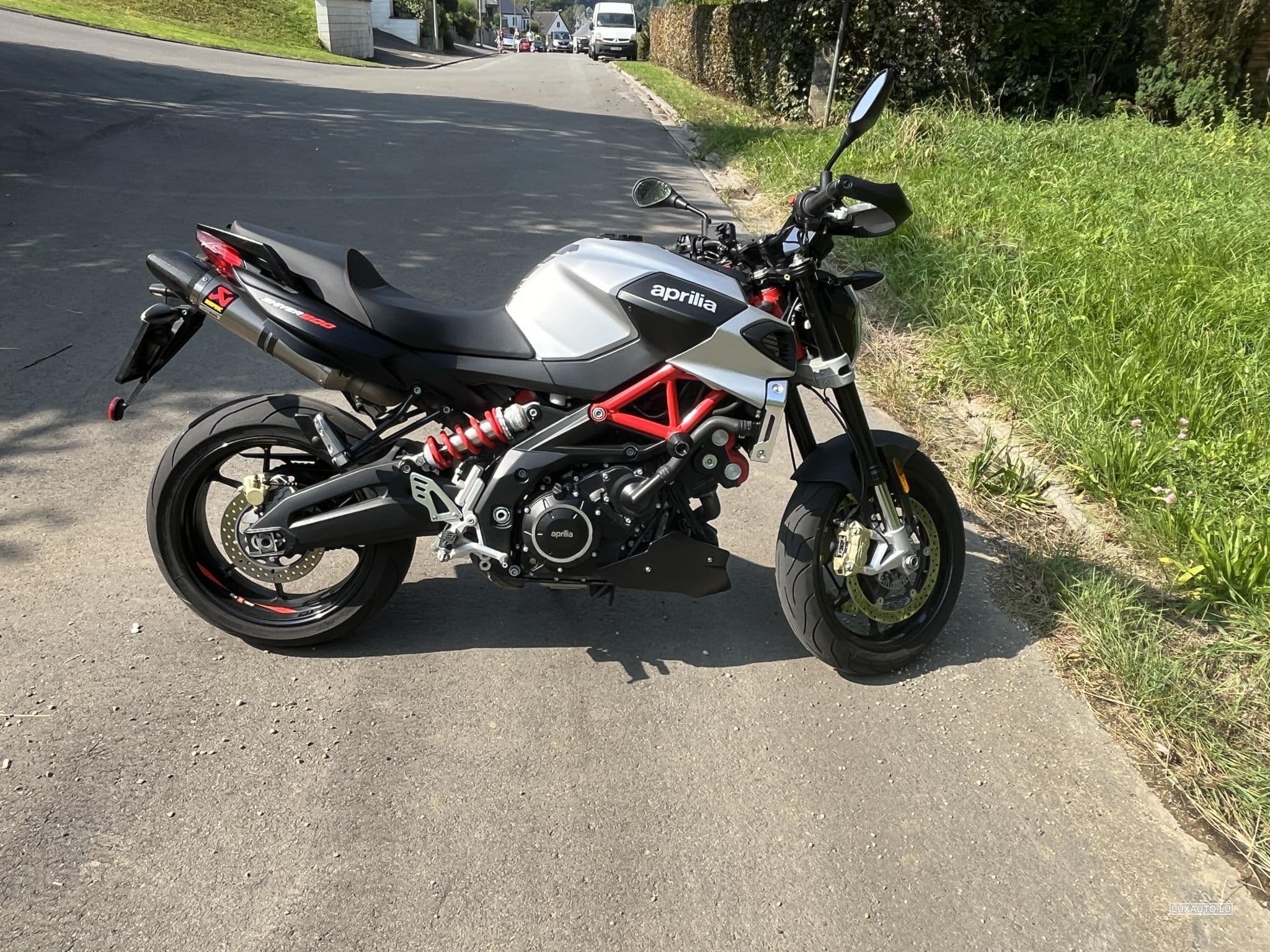 Aprilia Shiver Ligne Akrapovic (2019) - Foto 2