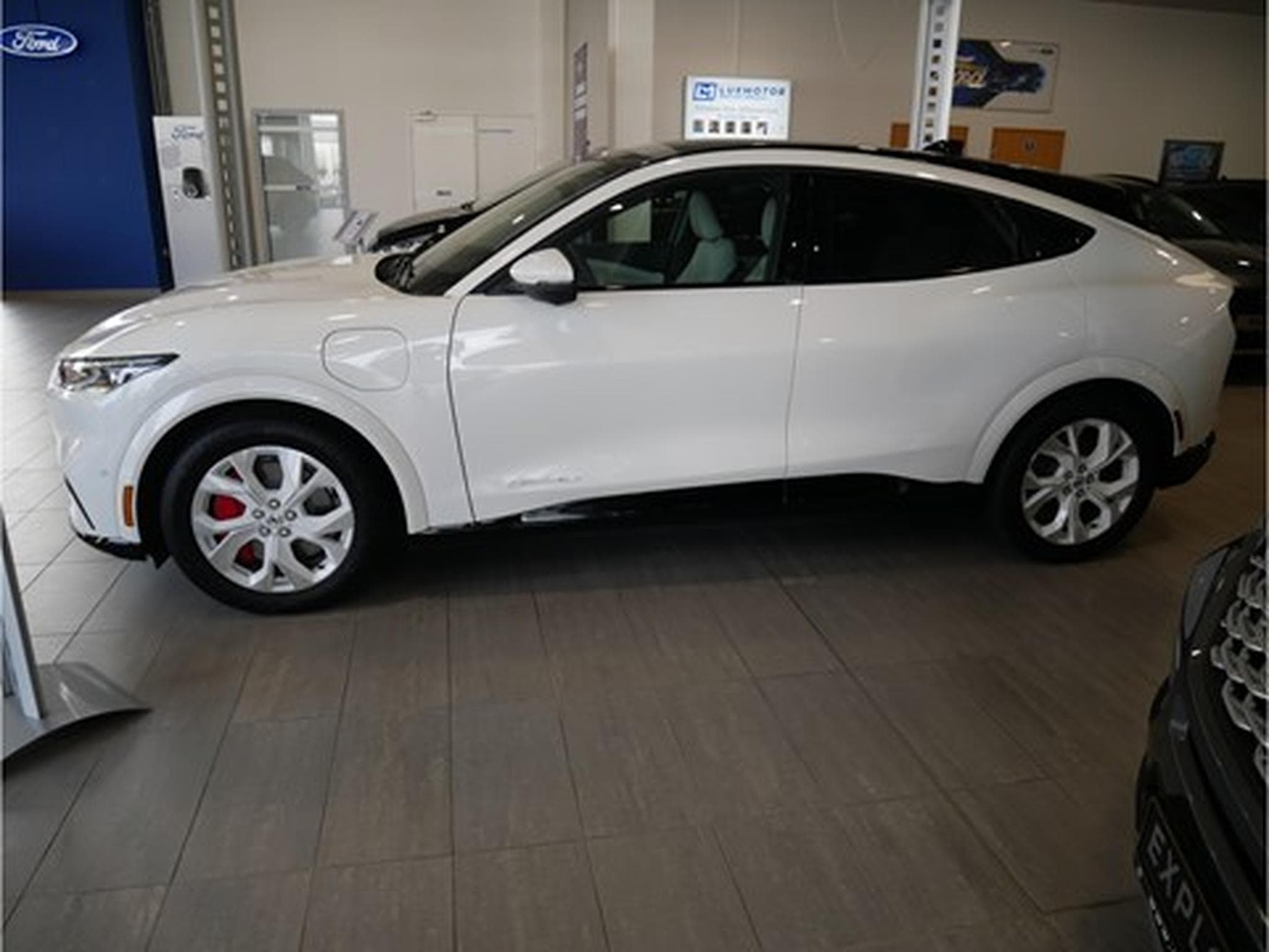 Ford Mustang Mach-E AWD 99kWh Extended Range 351cv/258kW - A1 GAR 0182031 (2023) - Photo 1