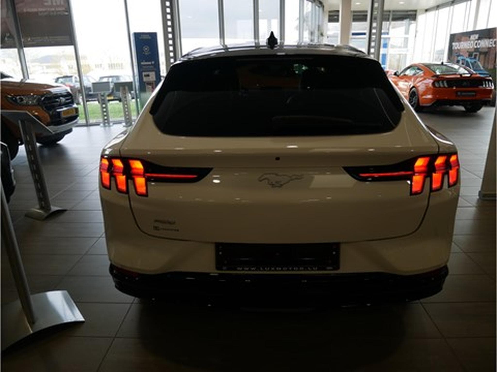 Ford Mustang Mach-E AWD 99kWh Extended Range 351cv/258kW - A1 GAR 0182031 (2023) - Photo 8