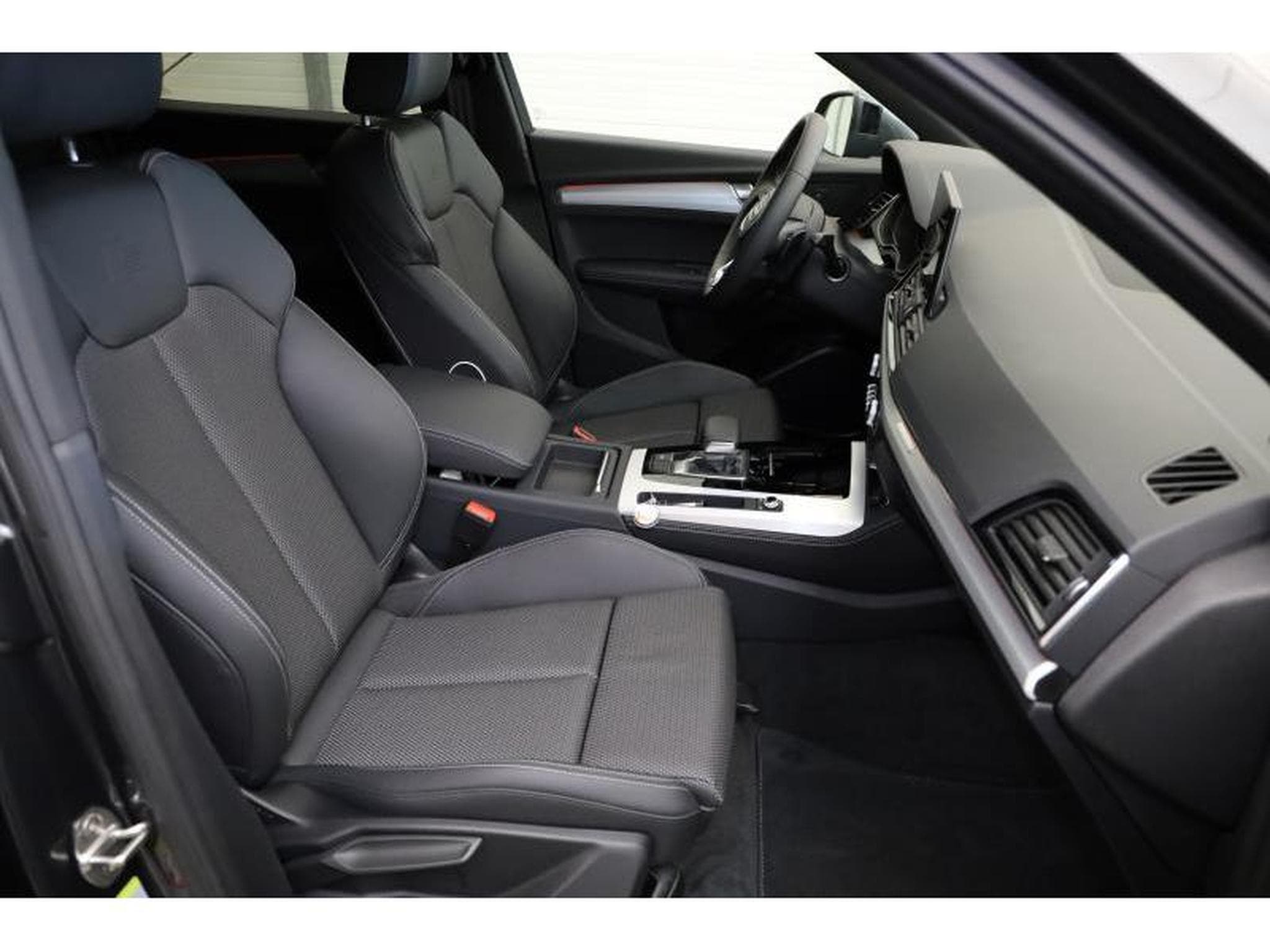 Audi Q5 Sportback S line (2023) - Photo 11