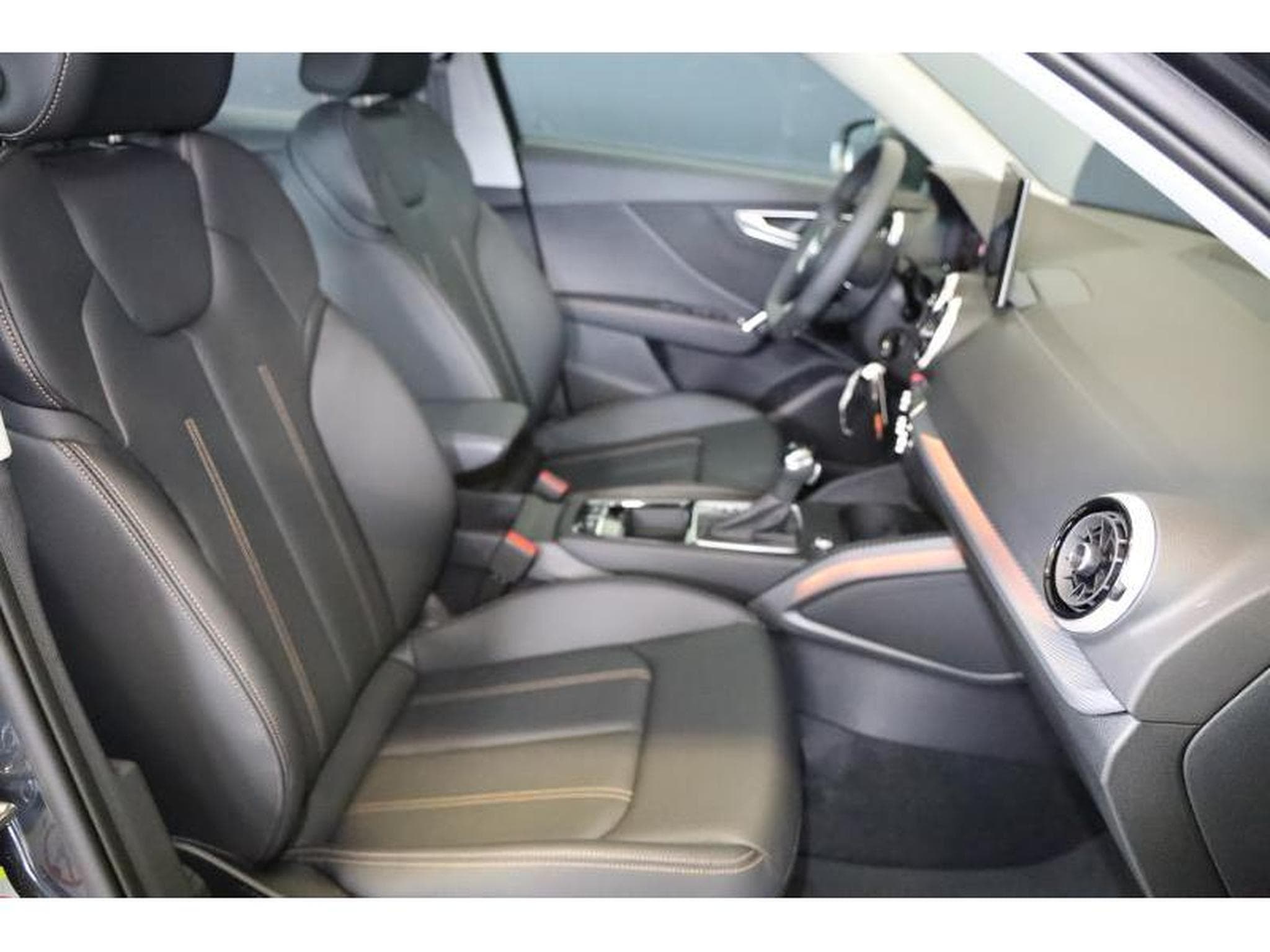 Audi Q2 35 TFSI S Tronic (2024) - Photo 9