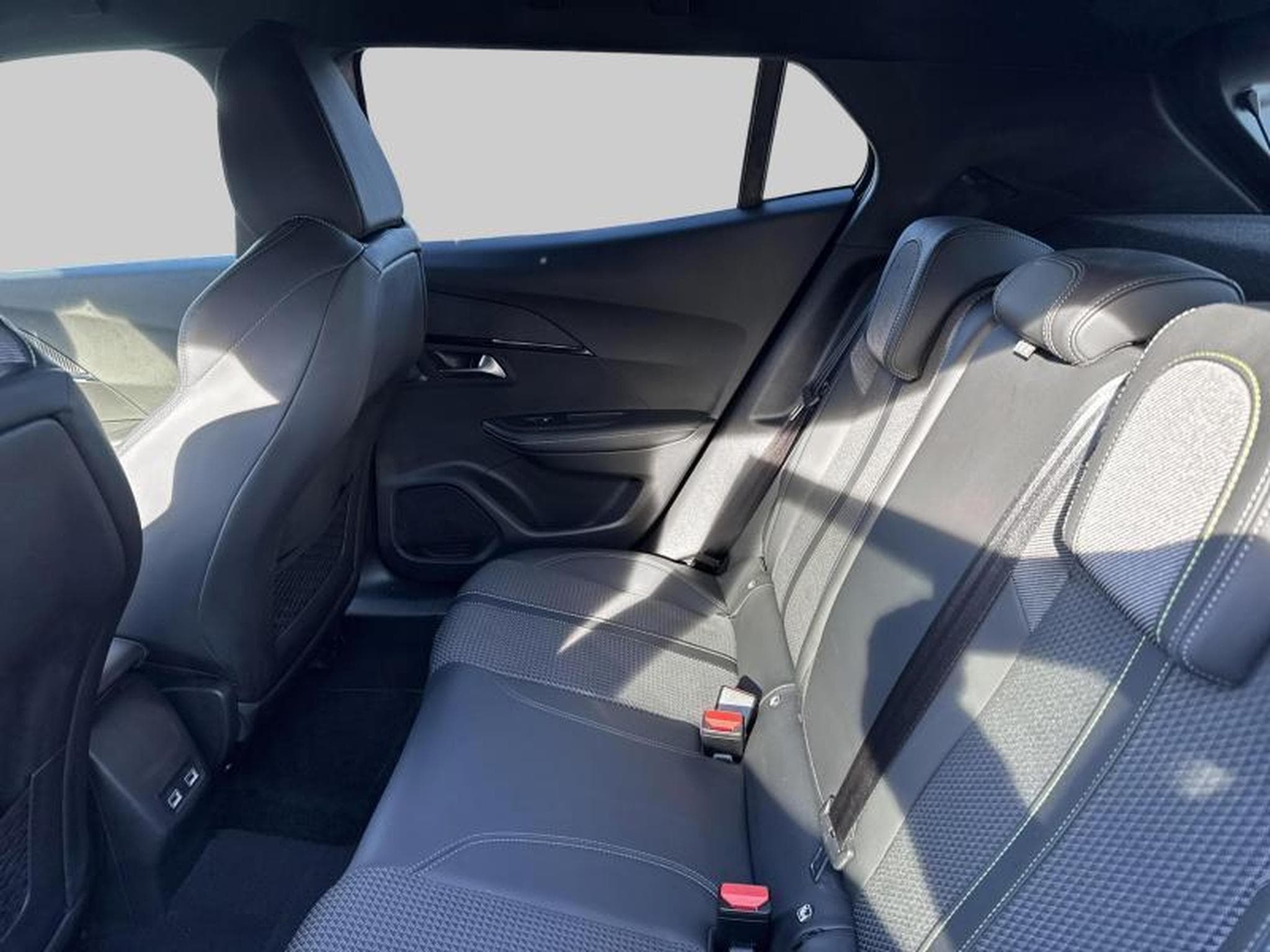 Peugeot 2008 II GT (2022) - Photo 17