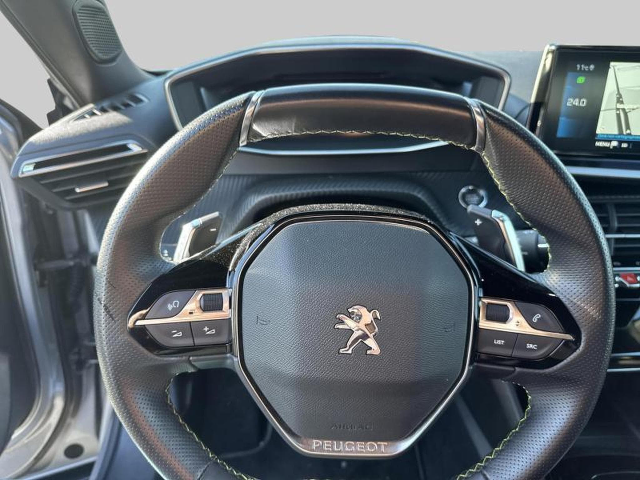 Peugeot 2008 II GT (2022) - Photo 9