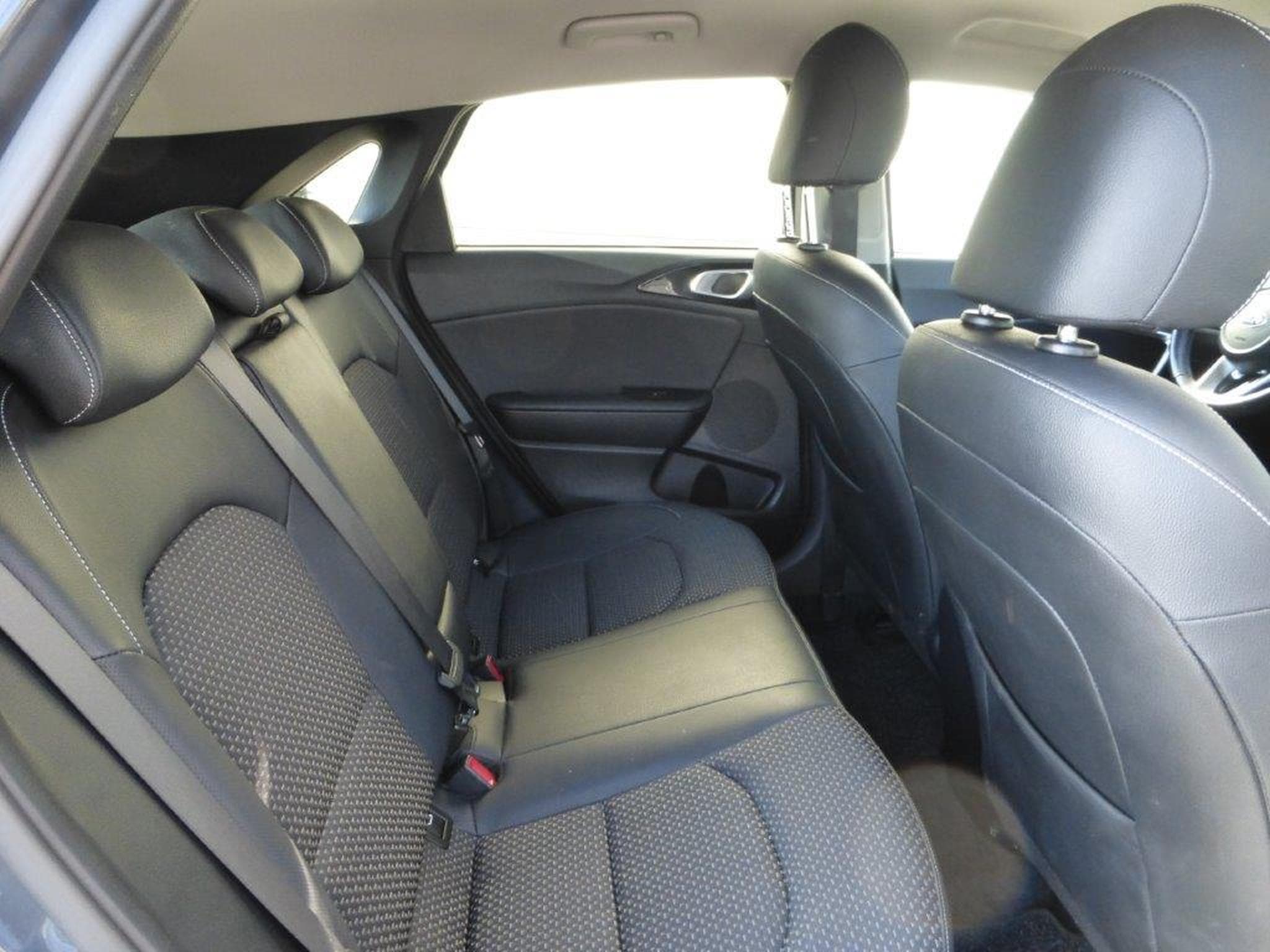 Kia Ceed 1.6 CRDI MORE (2021) - Photo 5