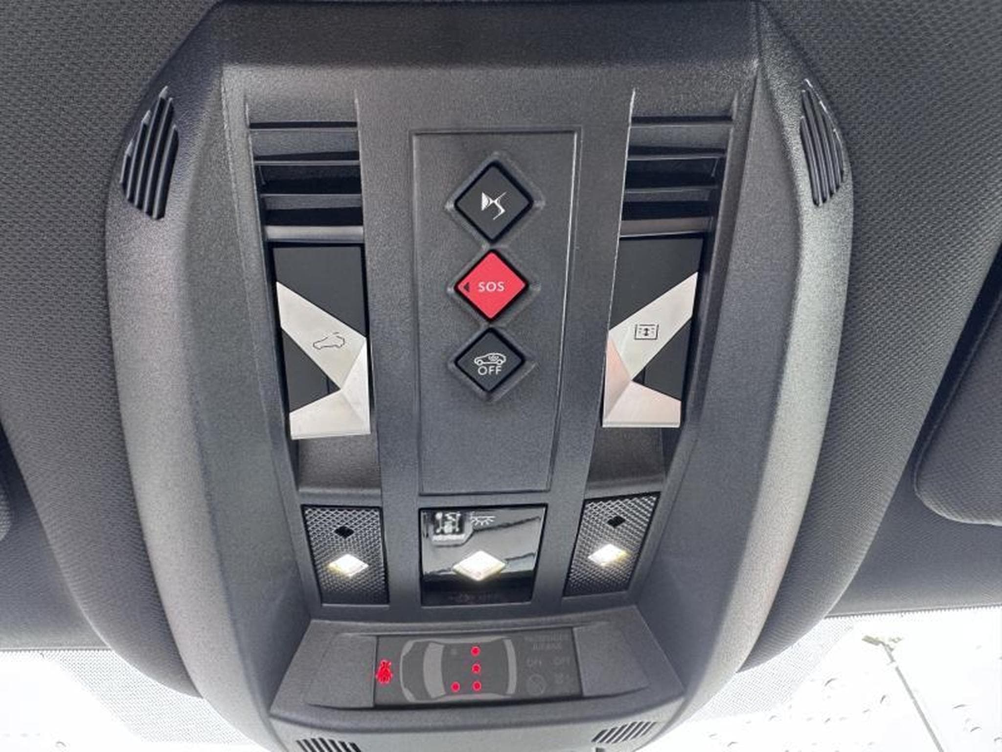 DS Automobiles DS7 7 E-Tense RIVOLI 300 (2024) - Foto 25