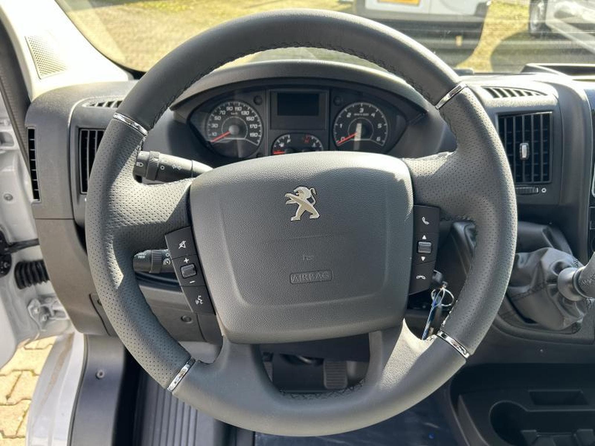 Peugeot Boxer Plateau DC 435 L3 (2024) - Photo 12