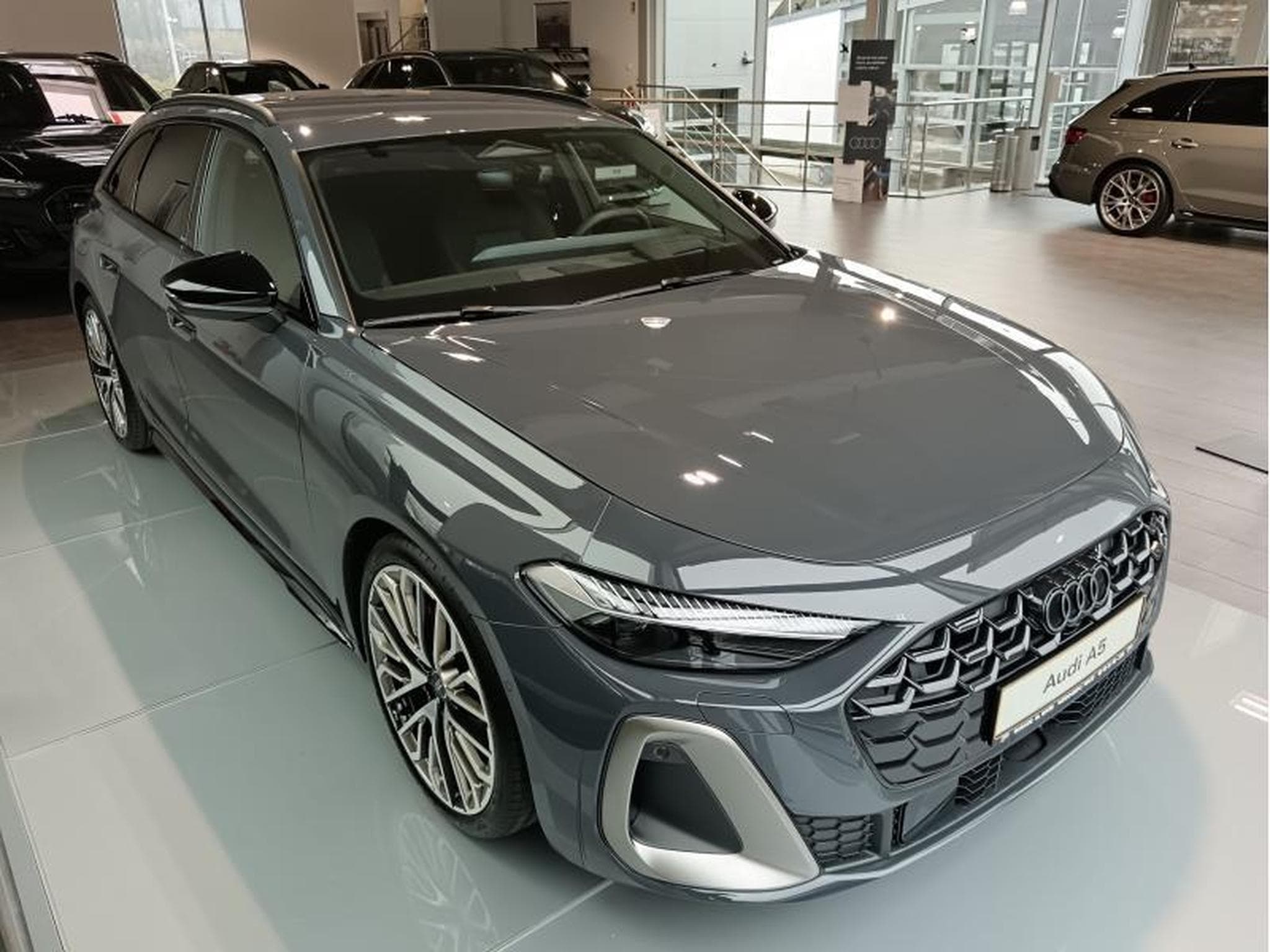 Audi A5 Avant 40 TDI quattro s-tronic (2025) - Photo 4