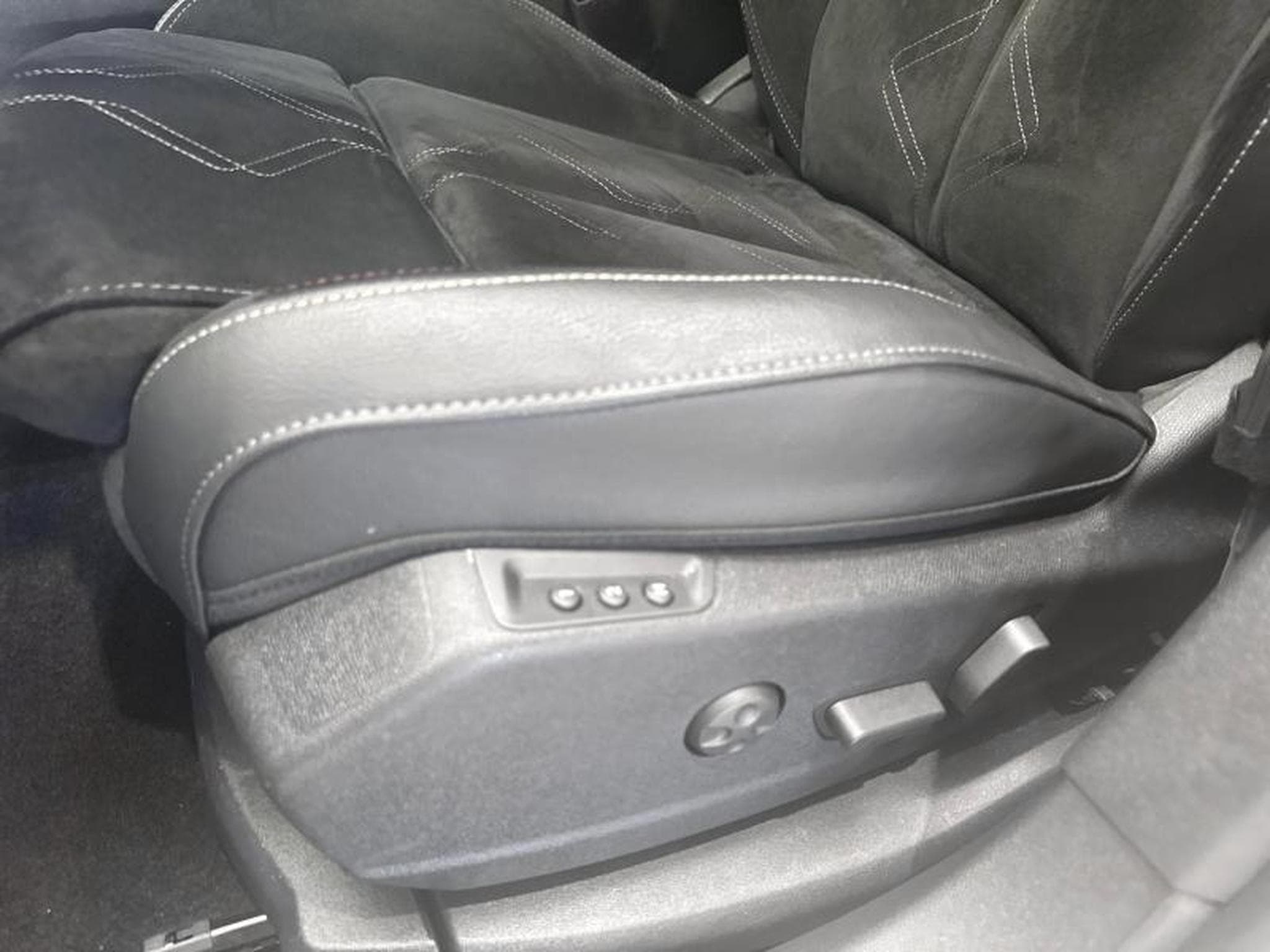 DS Automobiles DS7 E-Tense Performance Line + (2023) - Foto 22