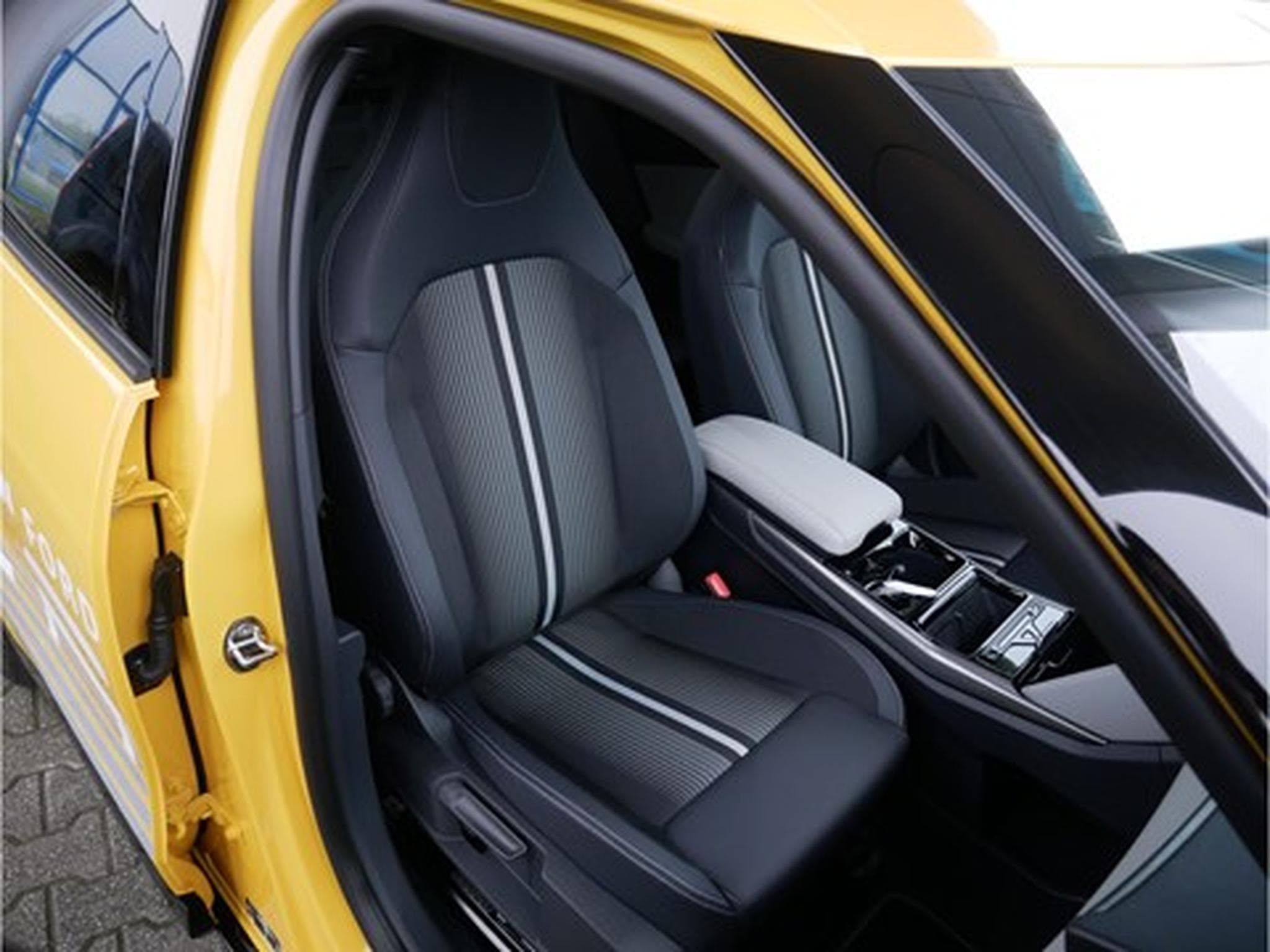 Ford Capri Capri 77kWh Extended Range RWD 286ch/210kW - A1 (2024) - Photo 5